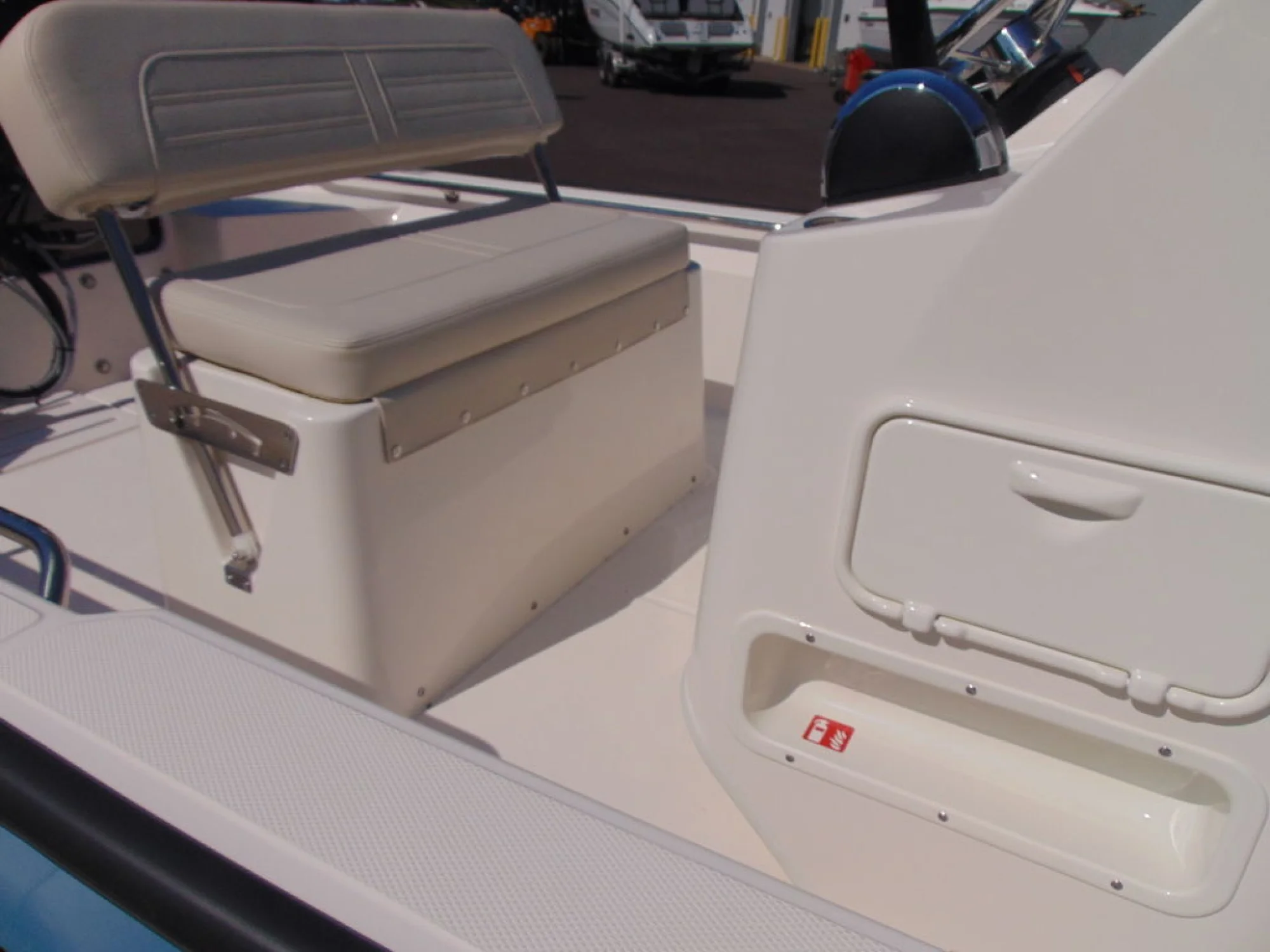Boston Whaler 150 Montauk - Image 5