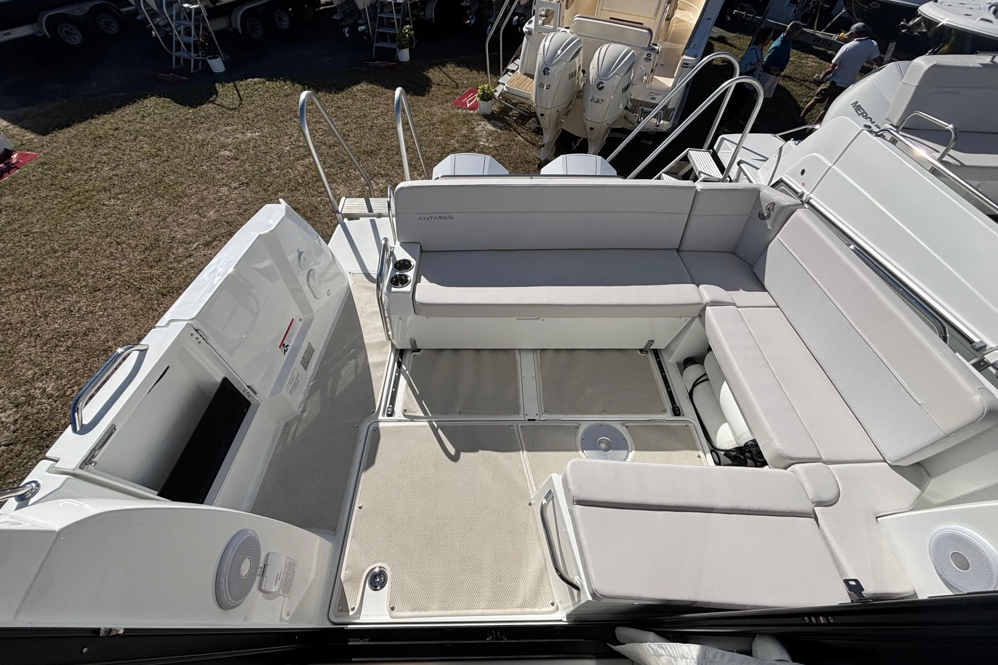 2026 Beneteau Antares 9 V2 - Image 5