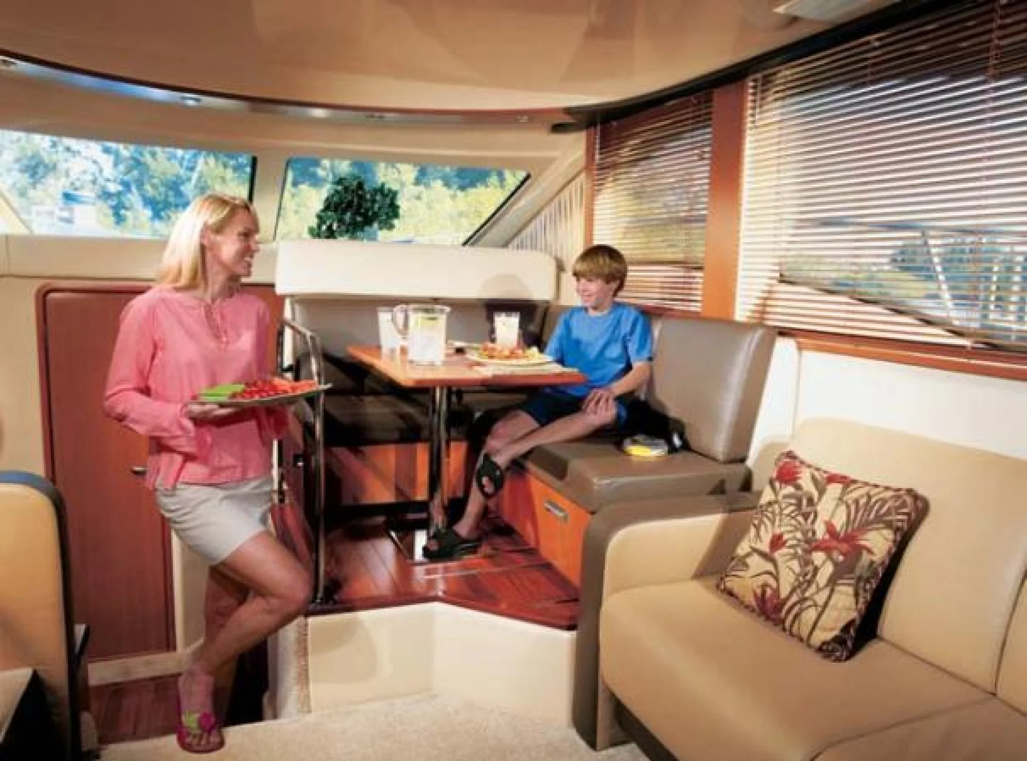Sea Ray 36 Sedan Bridge - Image 3