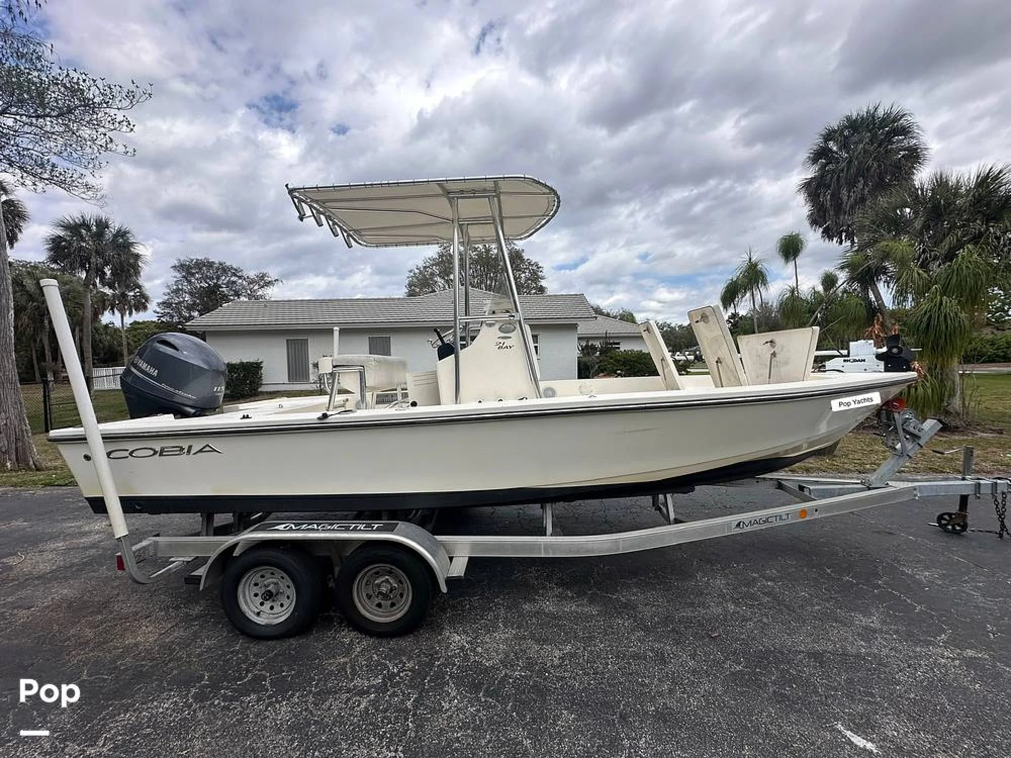 2021 Cobia 220 CC - Image 2