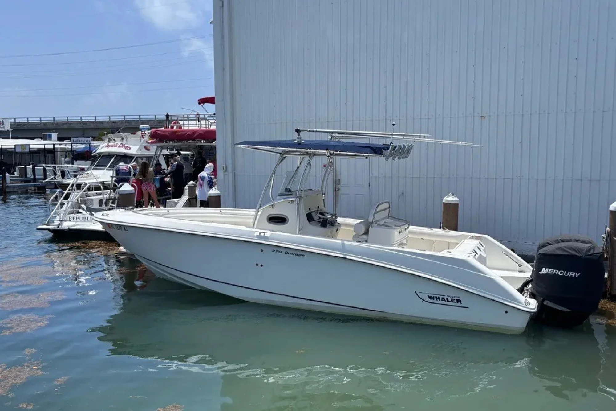 2006 Boston Whaler Outrage 270
