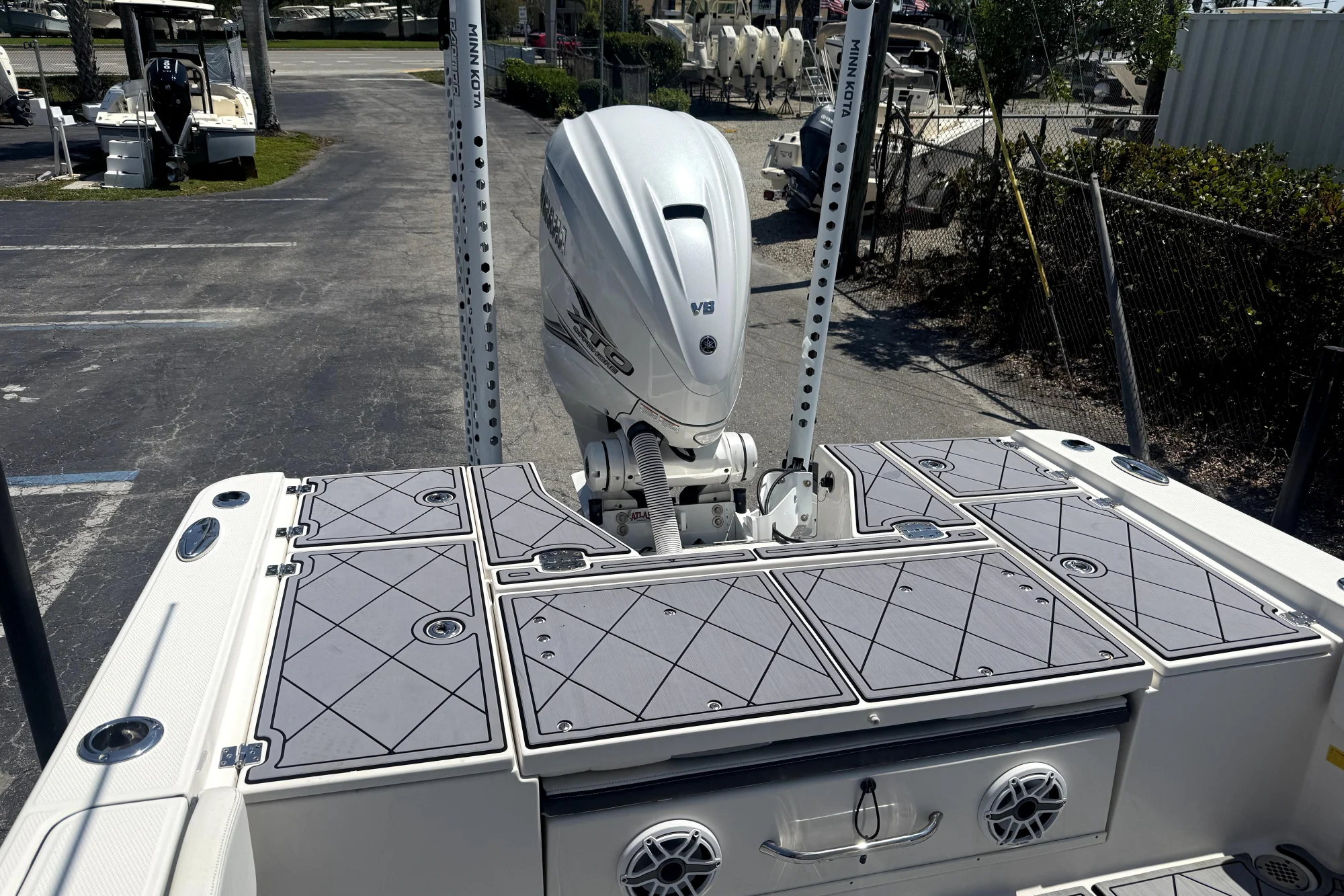 2022 Robalo 266 Cayman - Image 5