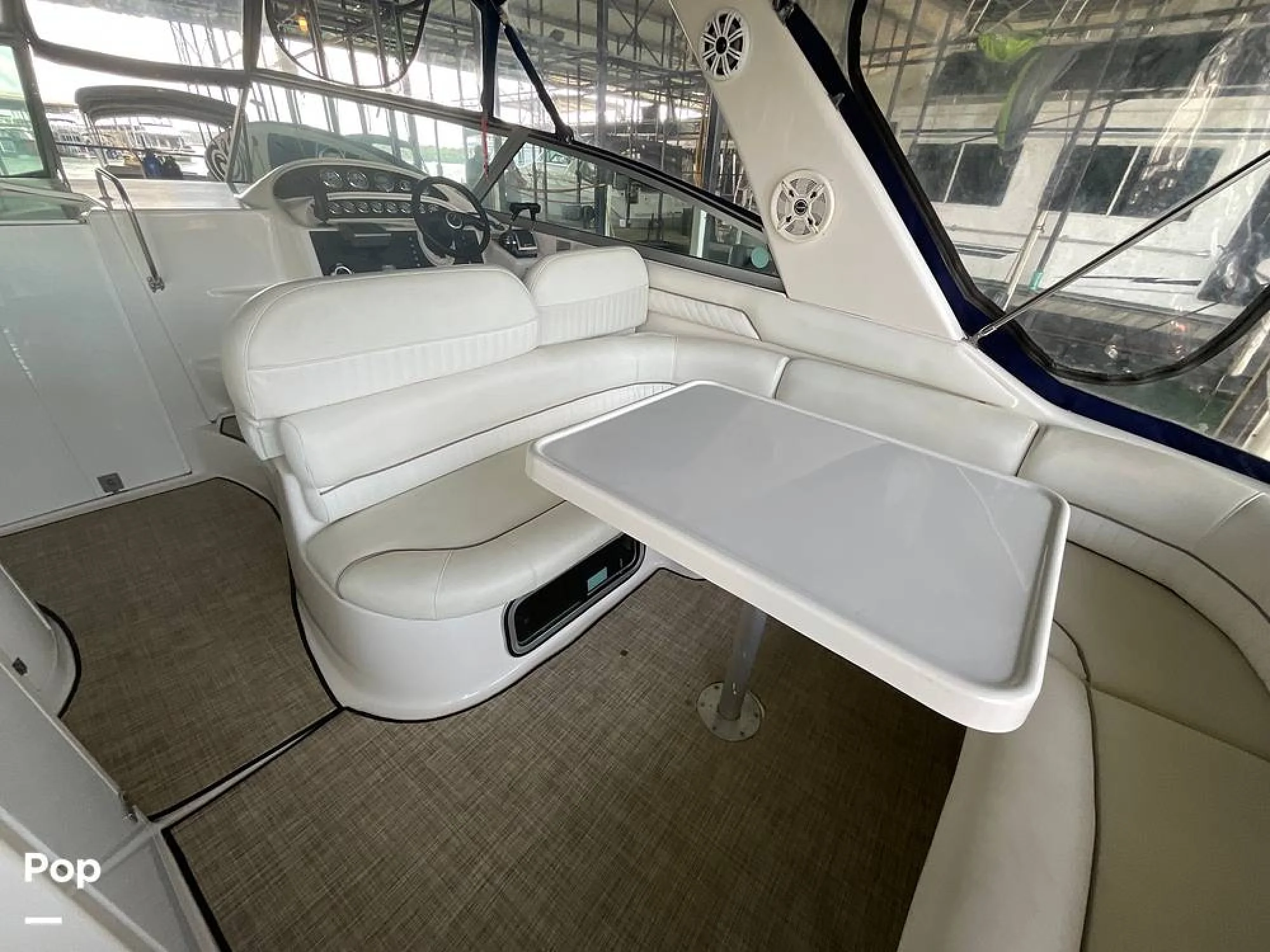 2001 Monterey 322 CRUISER - Image 3