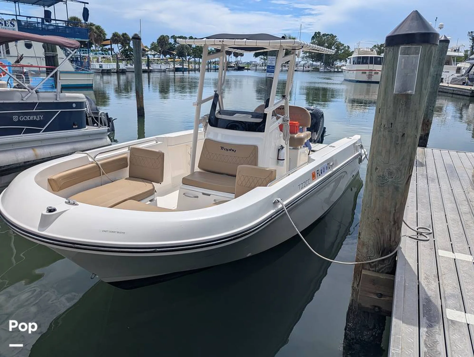 2024 Trophy T22 CC - Image 3