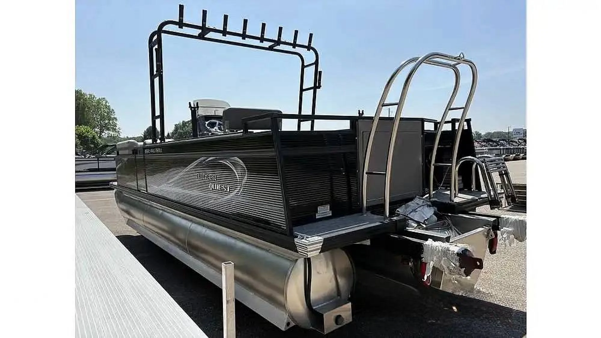 2023 Angler Qwest 8522 Pro Troll - Image 3