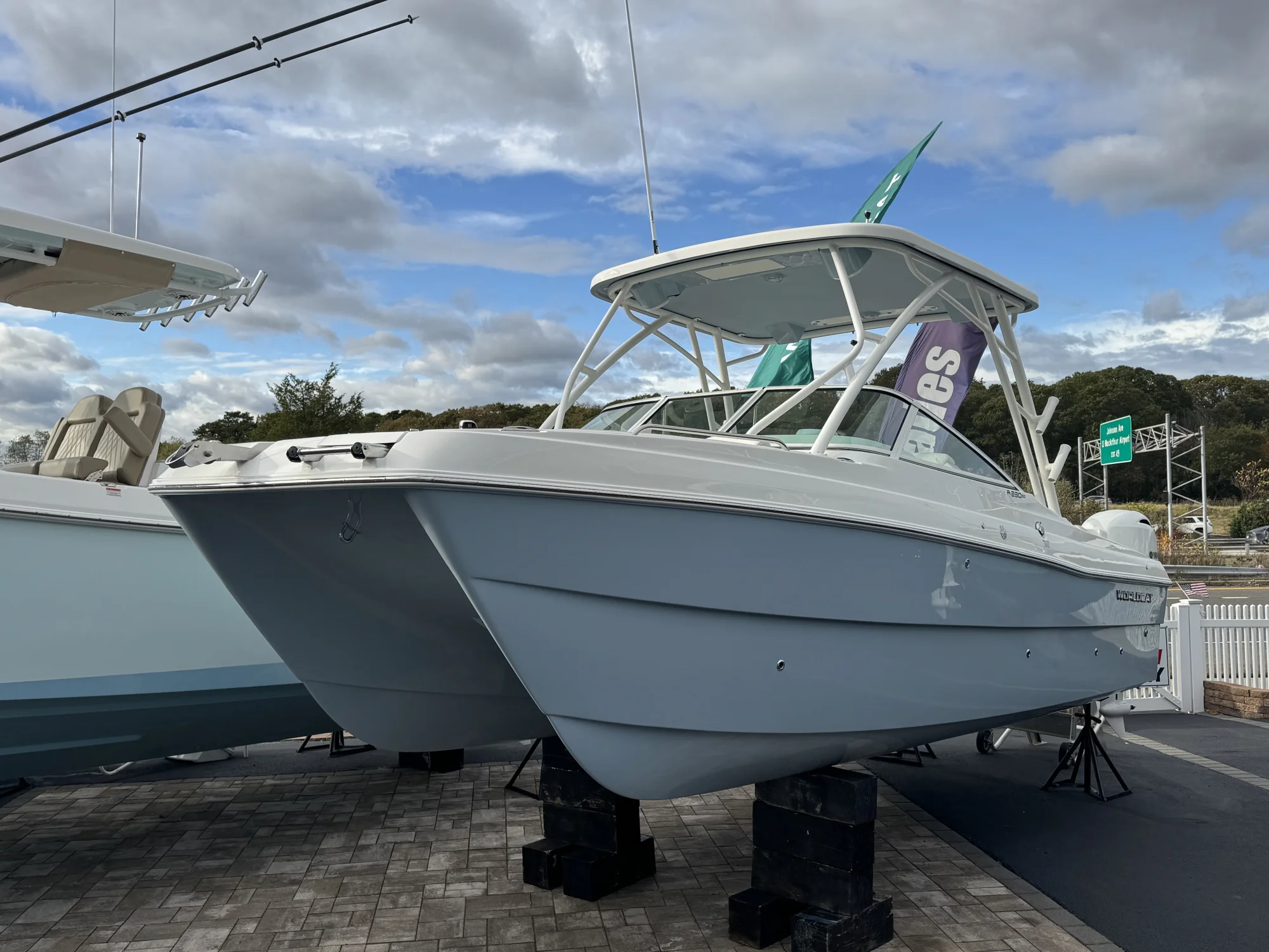 2026 World Cat 230SD - Image 2