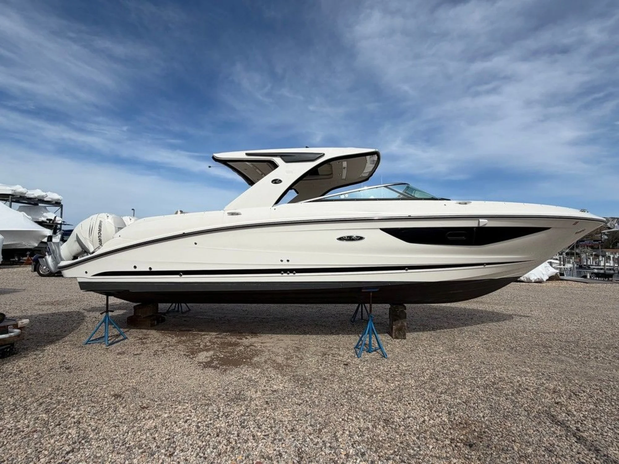 Sea Ray SLX 350 Outboard