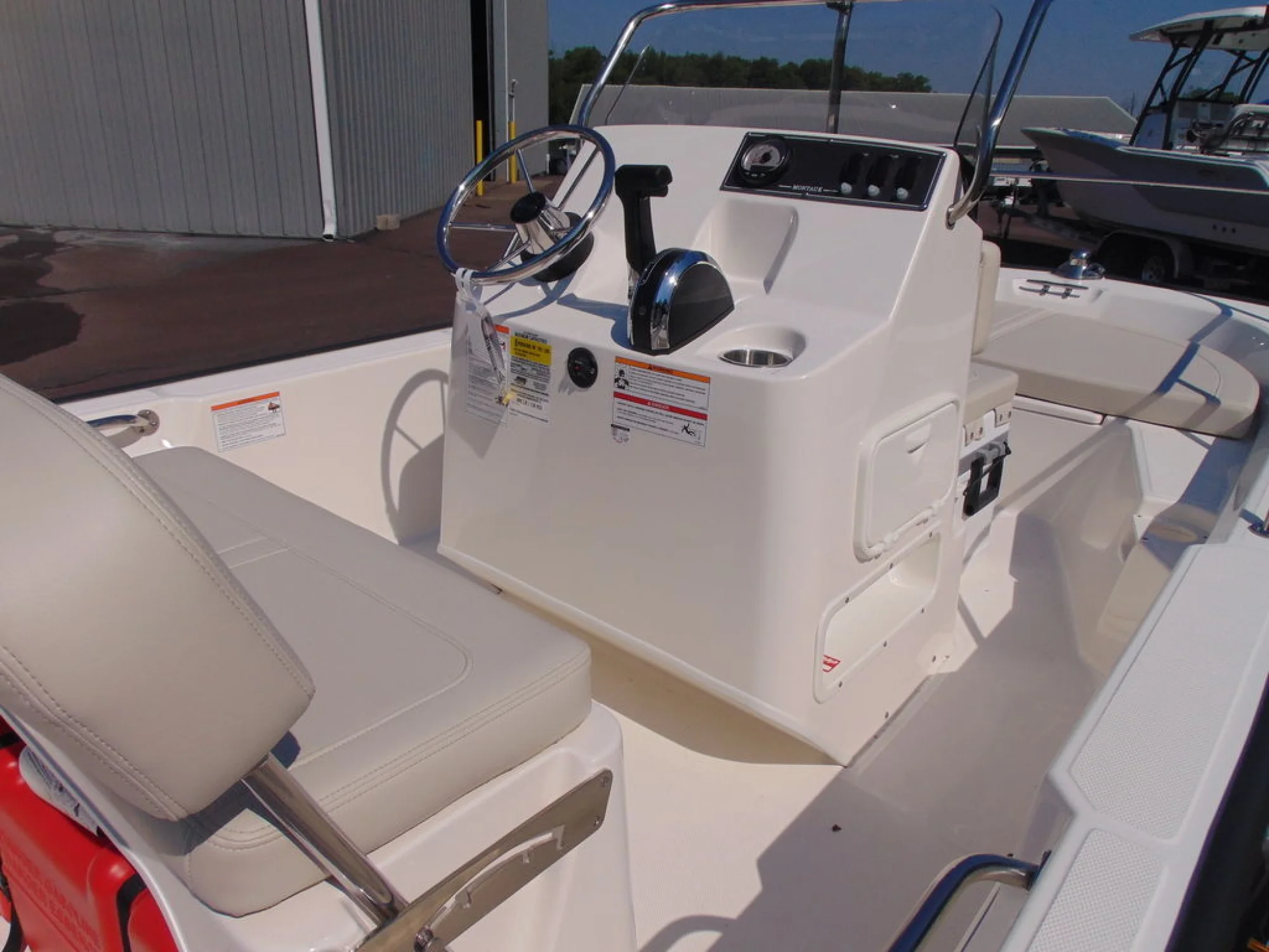 Boston Whaler 150 Montauk - Image 4