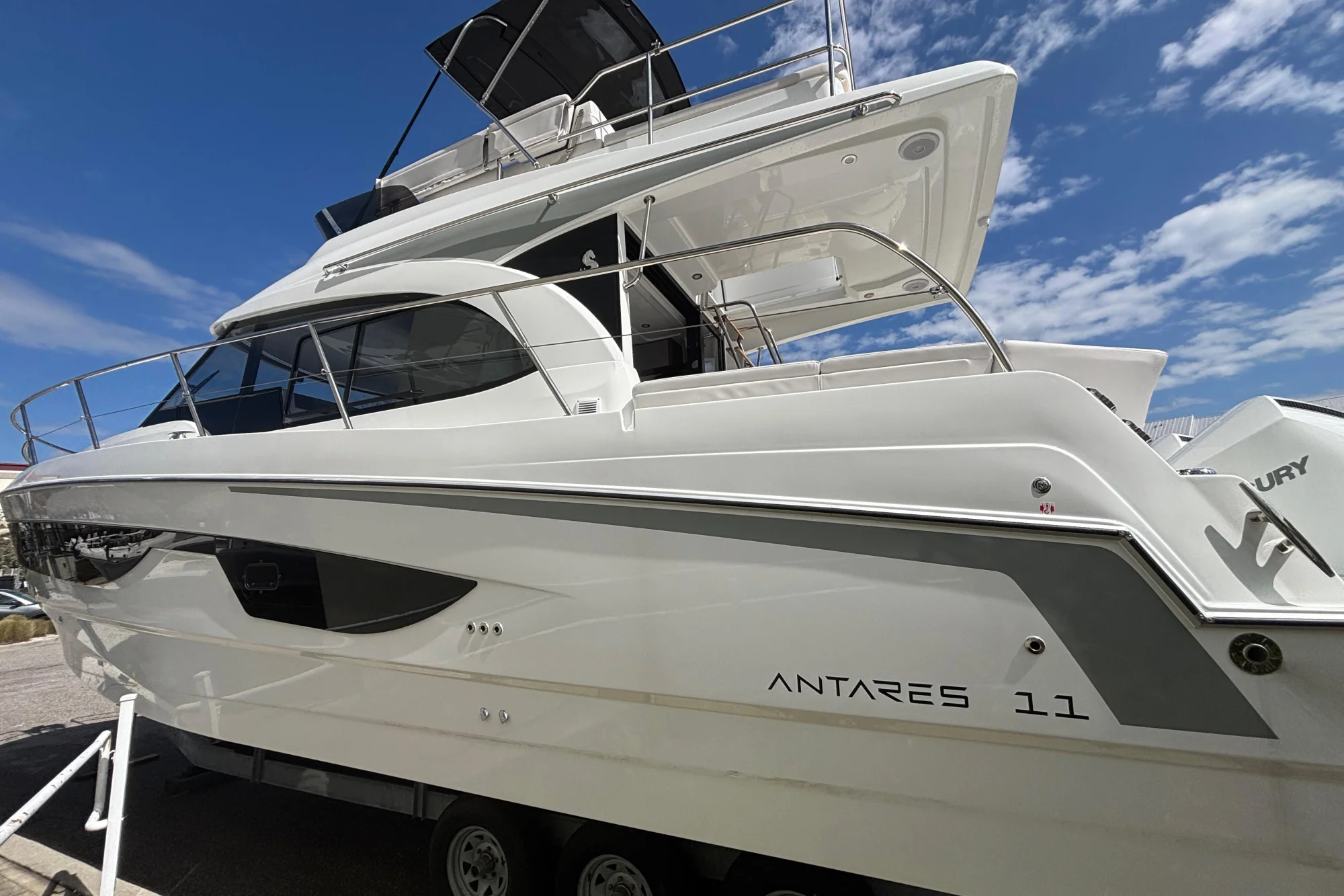 2026 Beneteau Antares 11 Fly - Image 4
