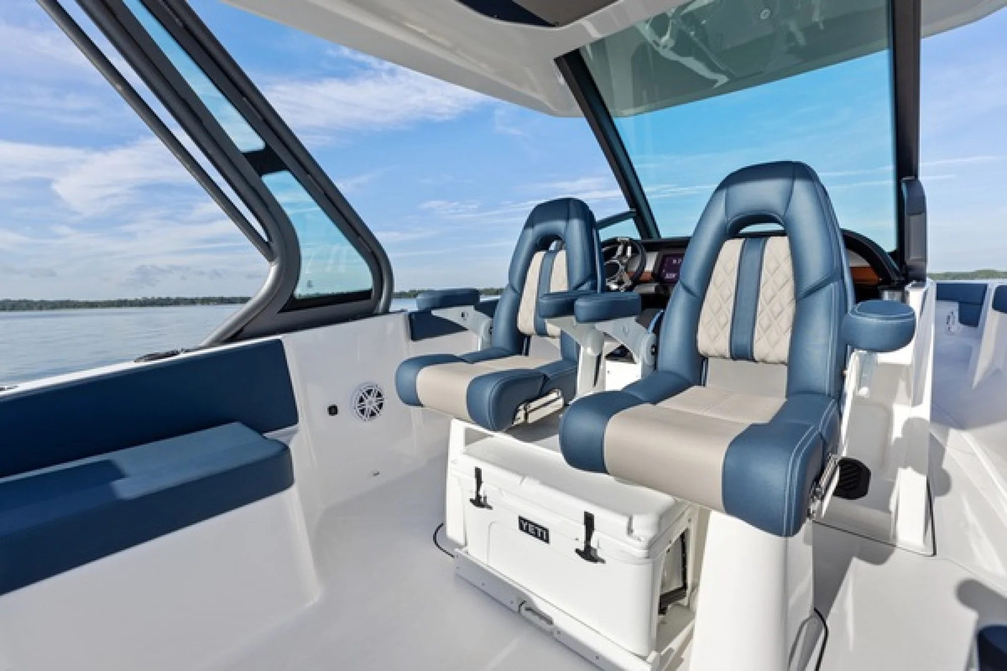2026 Monterey Elite 25 OB Bowrider - Image 5