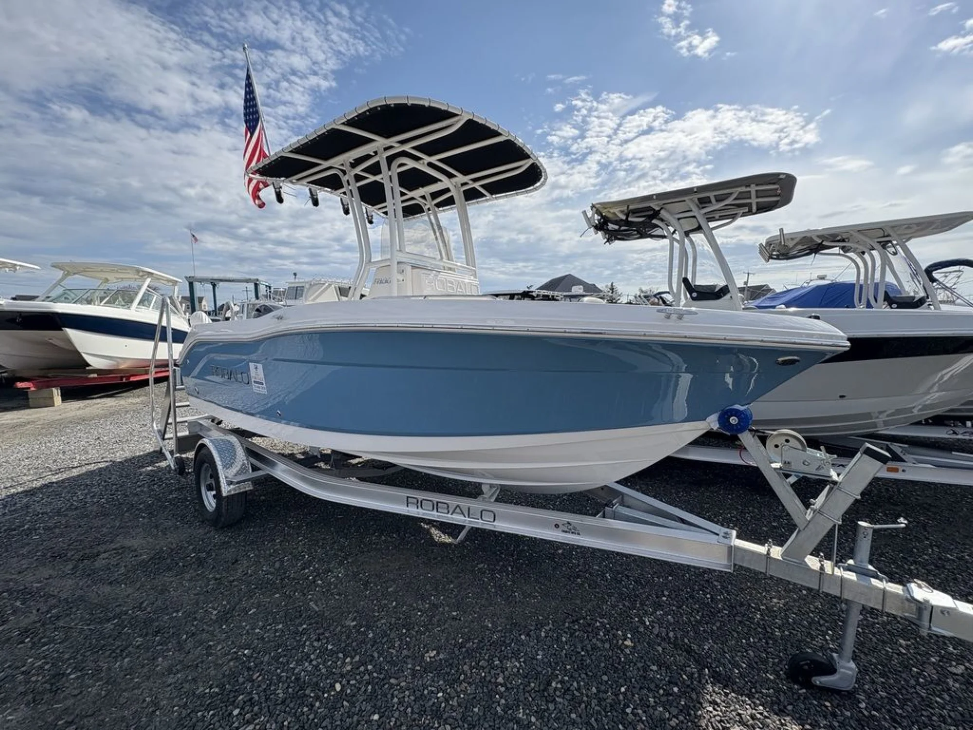 2026 Robalo R180 - Image 2