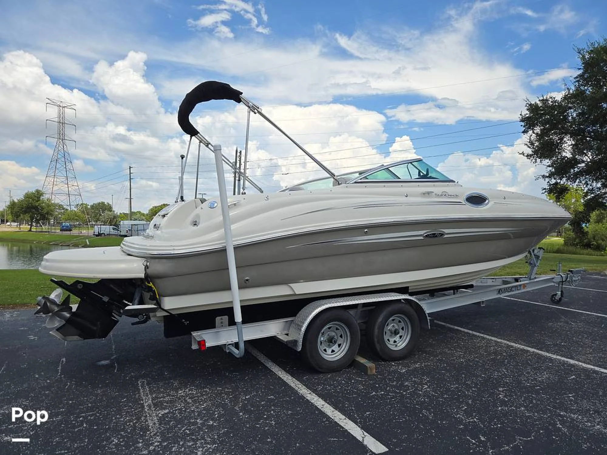 2009 Sea Ray 240 Sundeck - Image 3
