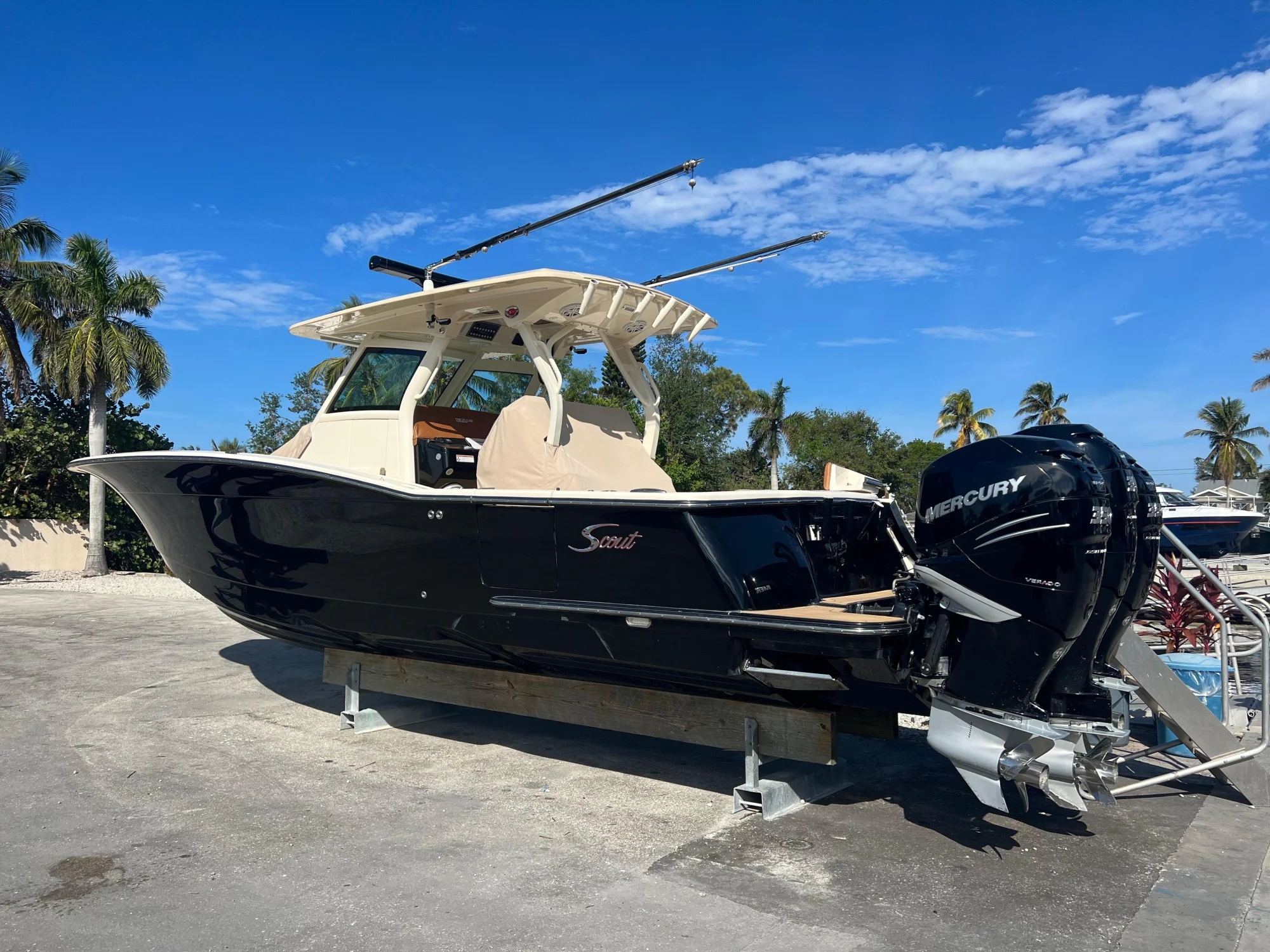 2019 Scout 355 LXF - Image 2