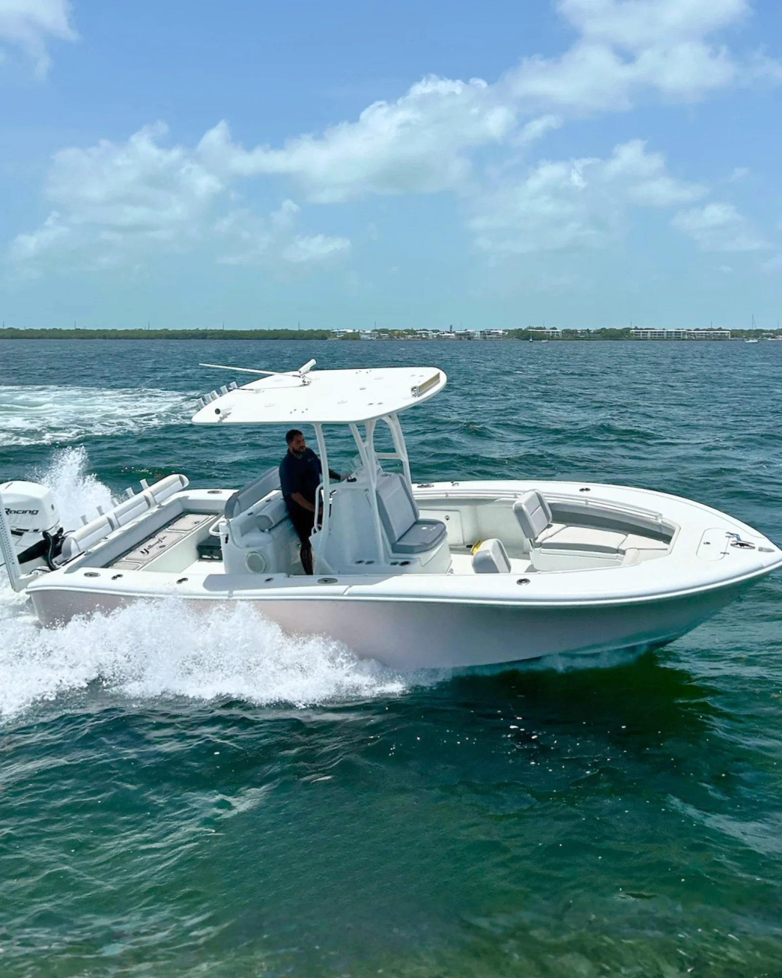 2018 Yellowfin 26 Hybrid - Image 2