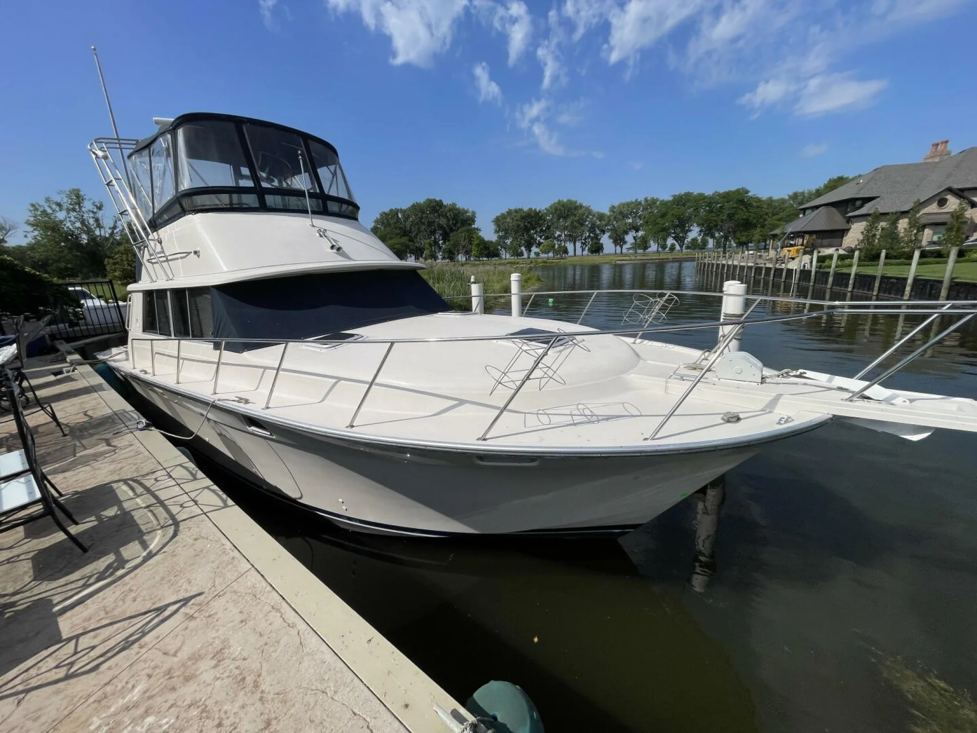 1989 Silverton 37 Convertible