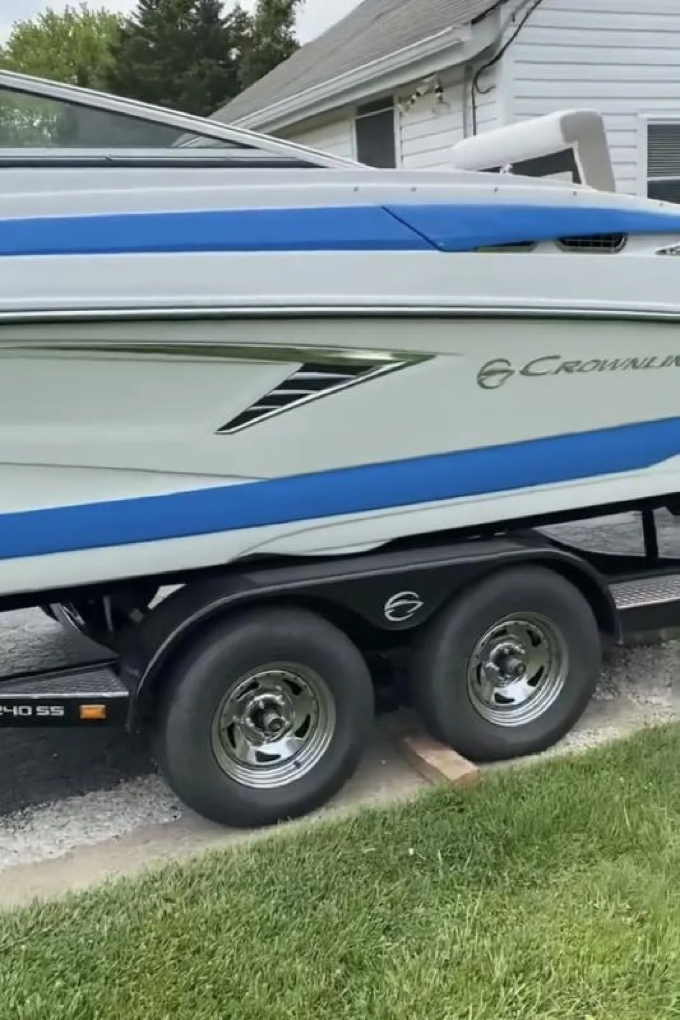 2023 Crownline Boats 240 SS - Image 2