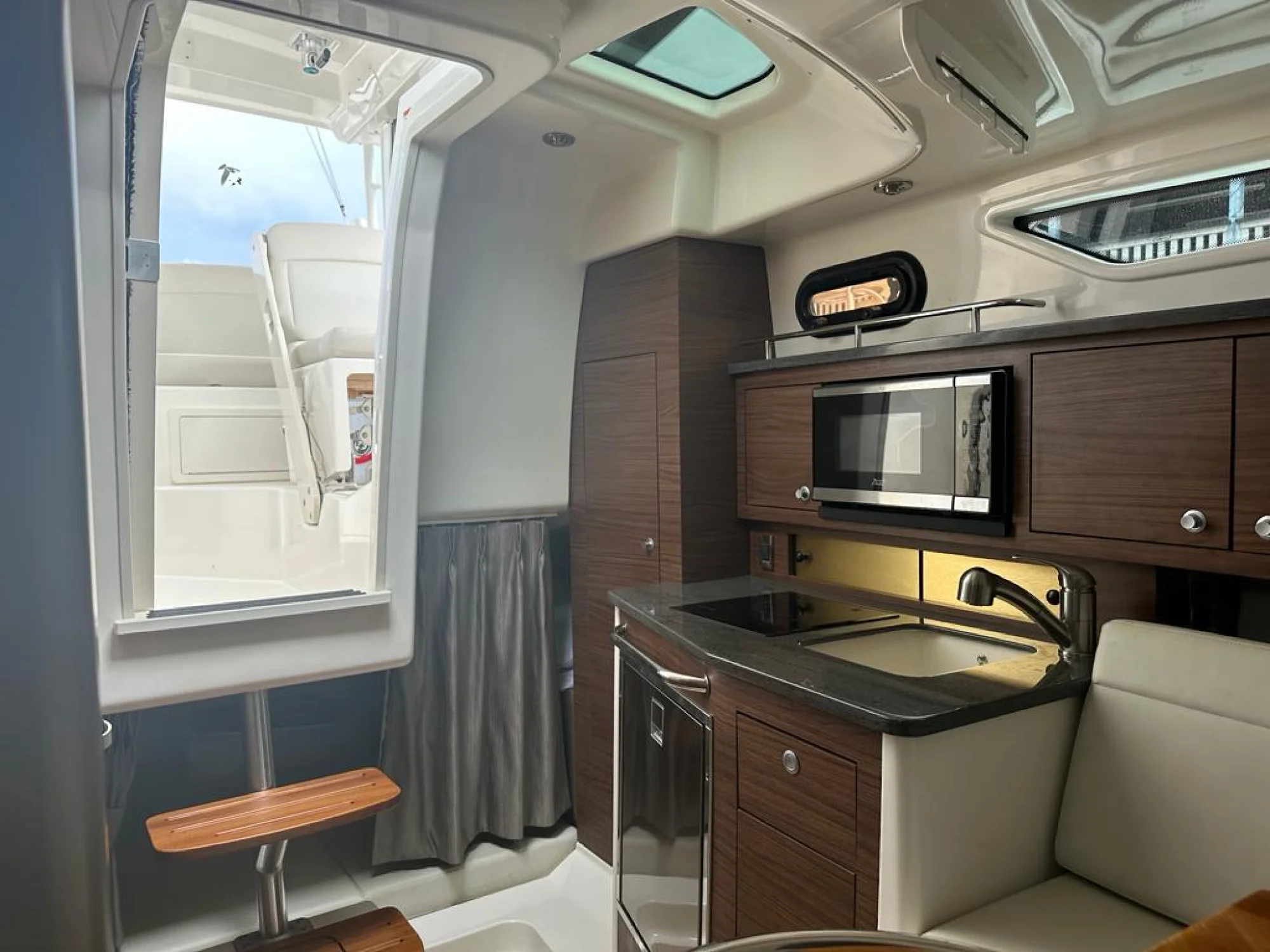 Boston Whaler 325 Conquest 2022 - Image 4