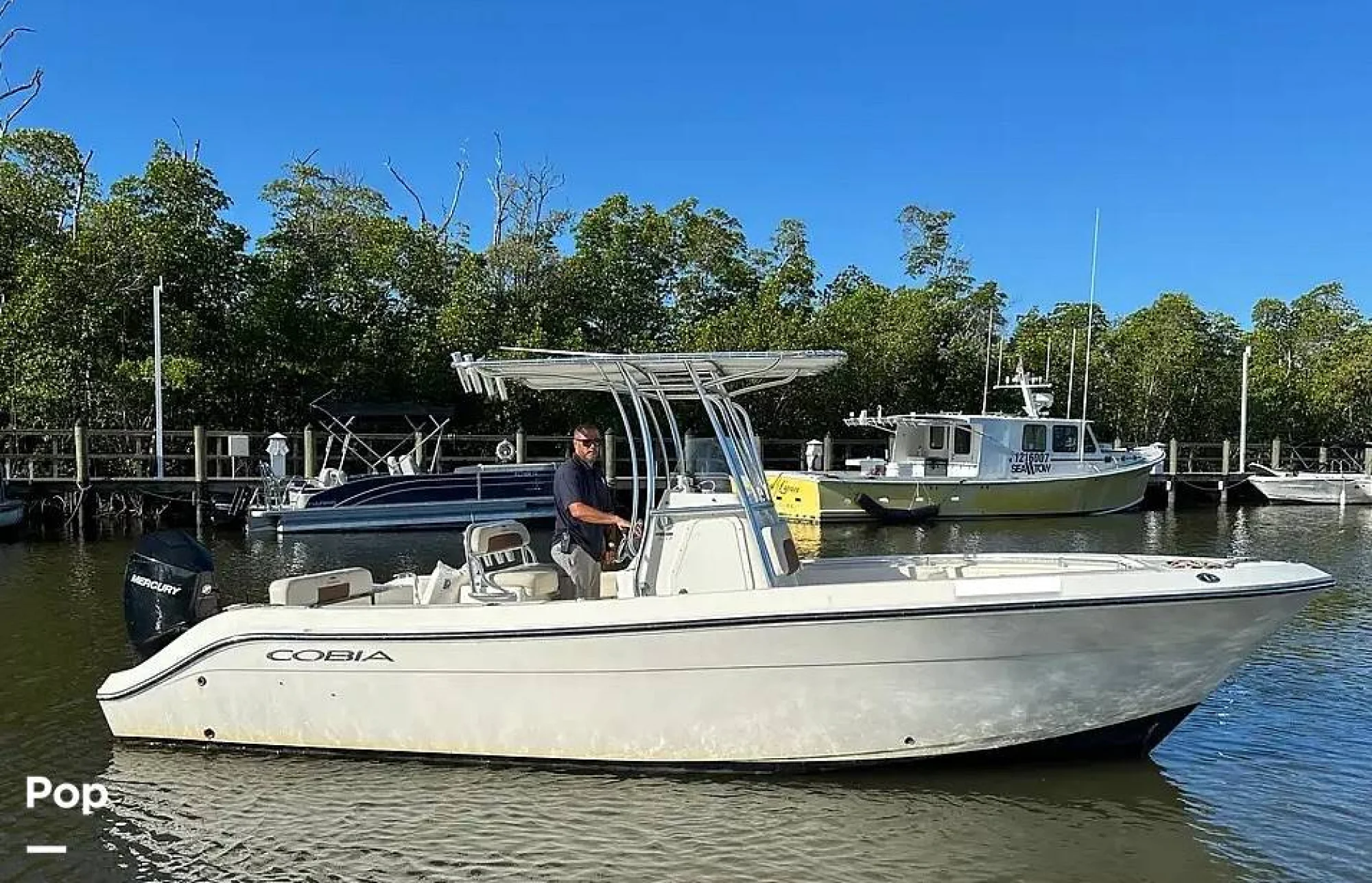 2023 Cobia 237 CC - Image 2