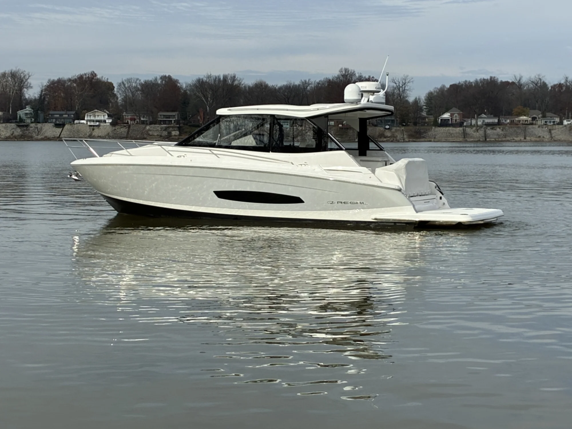 2022 Regal 36 Grande Coupe - Image 2