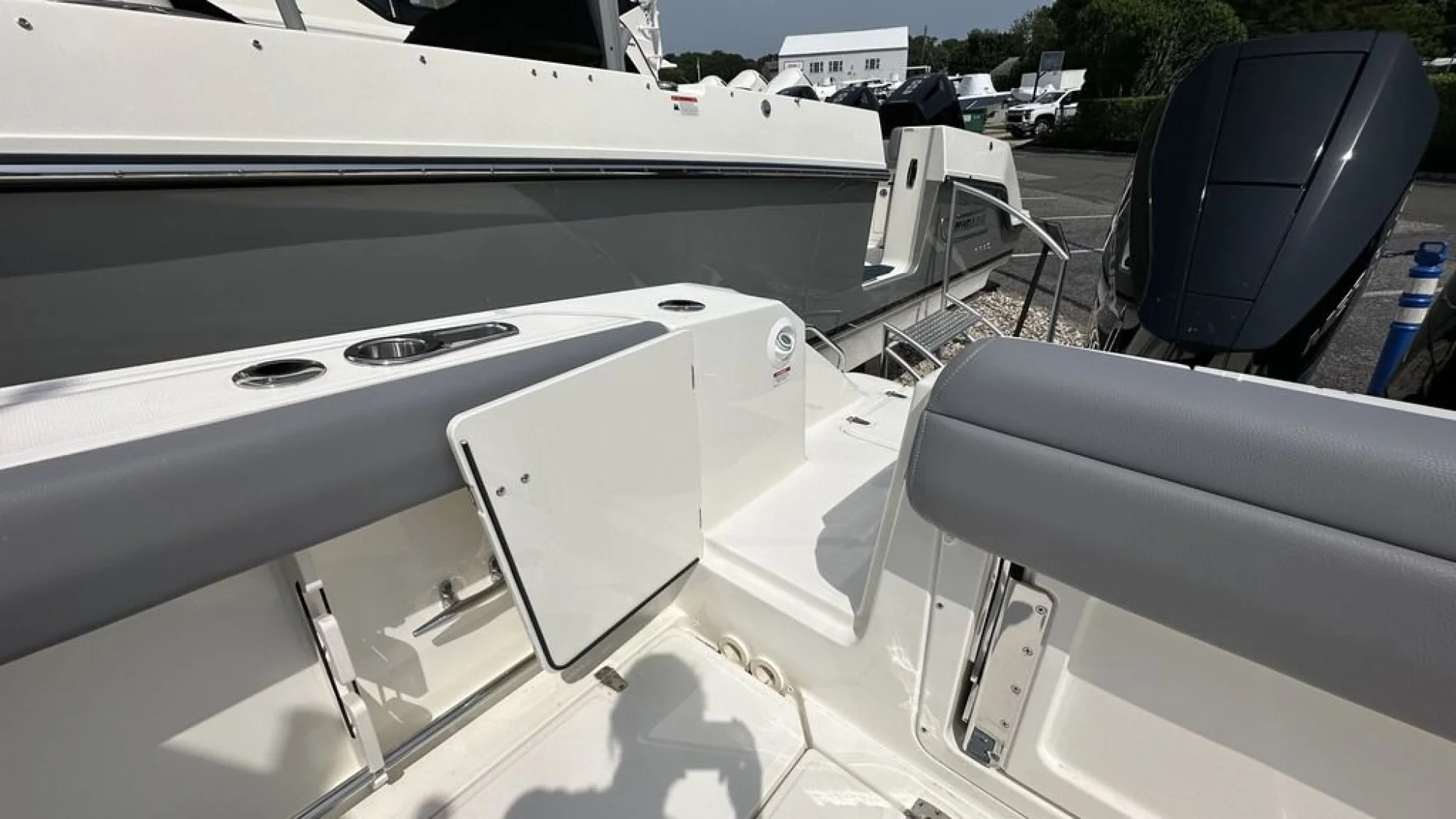 Boston Whaler 330 Outrage - Image 4