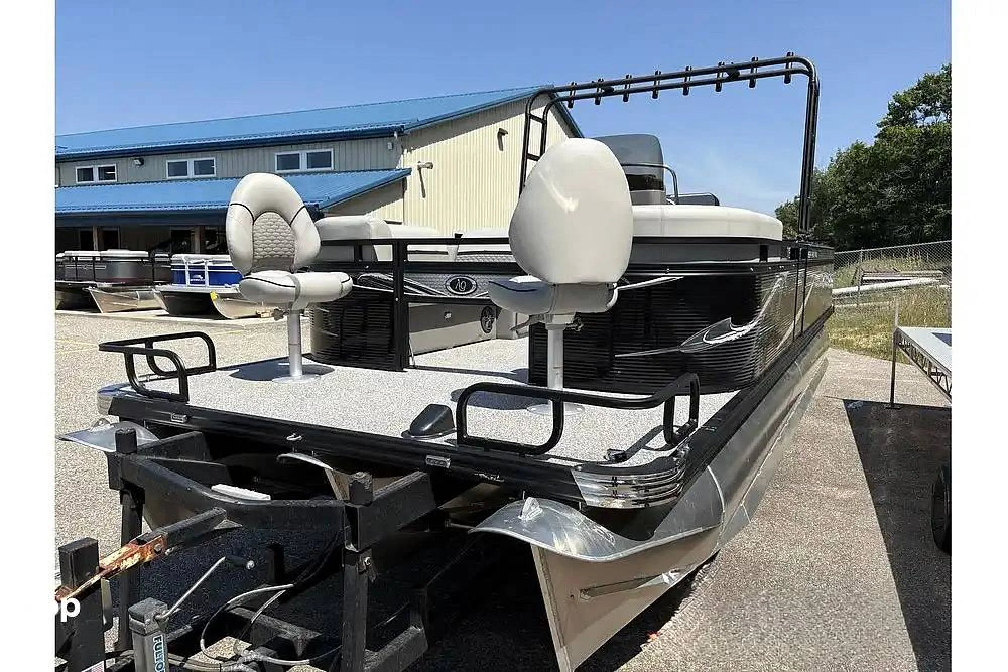 2023 Angler Qwest 8524 PRO TROLL - Image 5