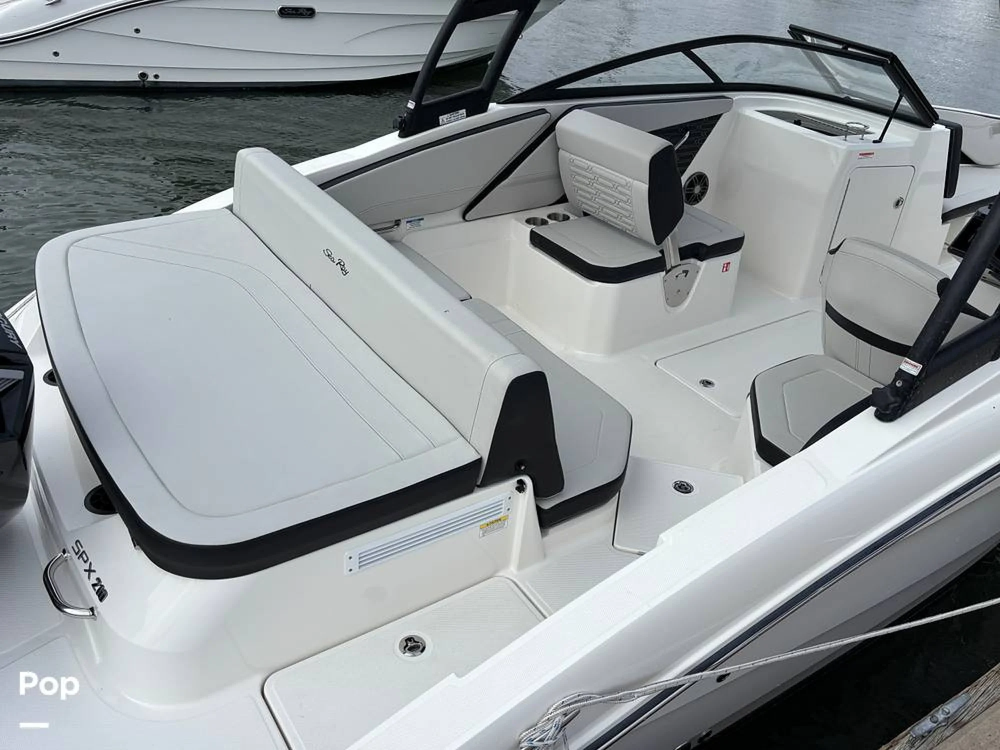 2025 Sea Ray SPX 210 OB - Image 5