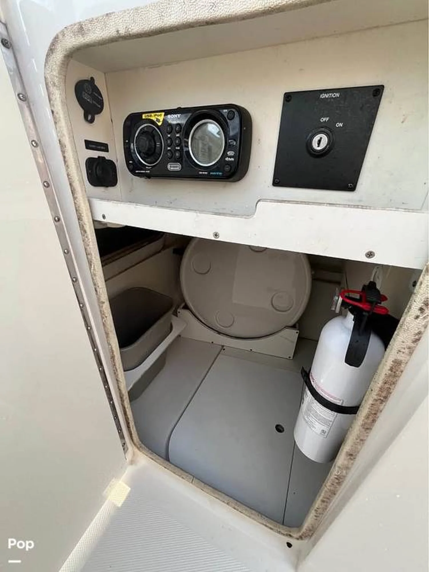 2010 Sea Ray 220 Sundeck - Image 3
