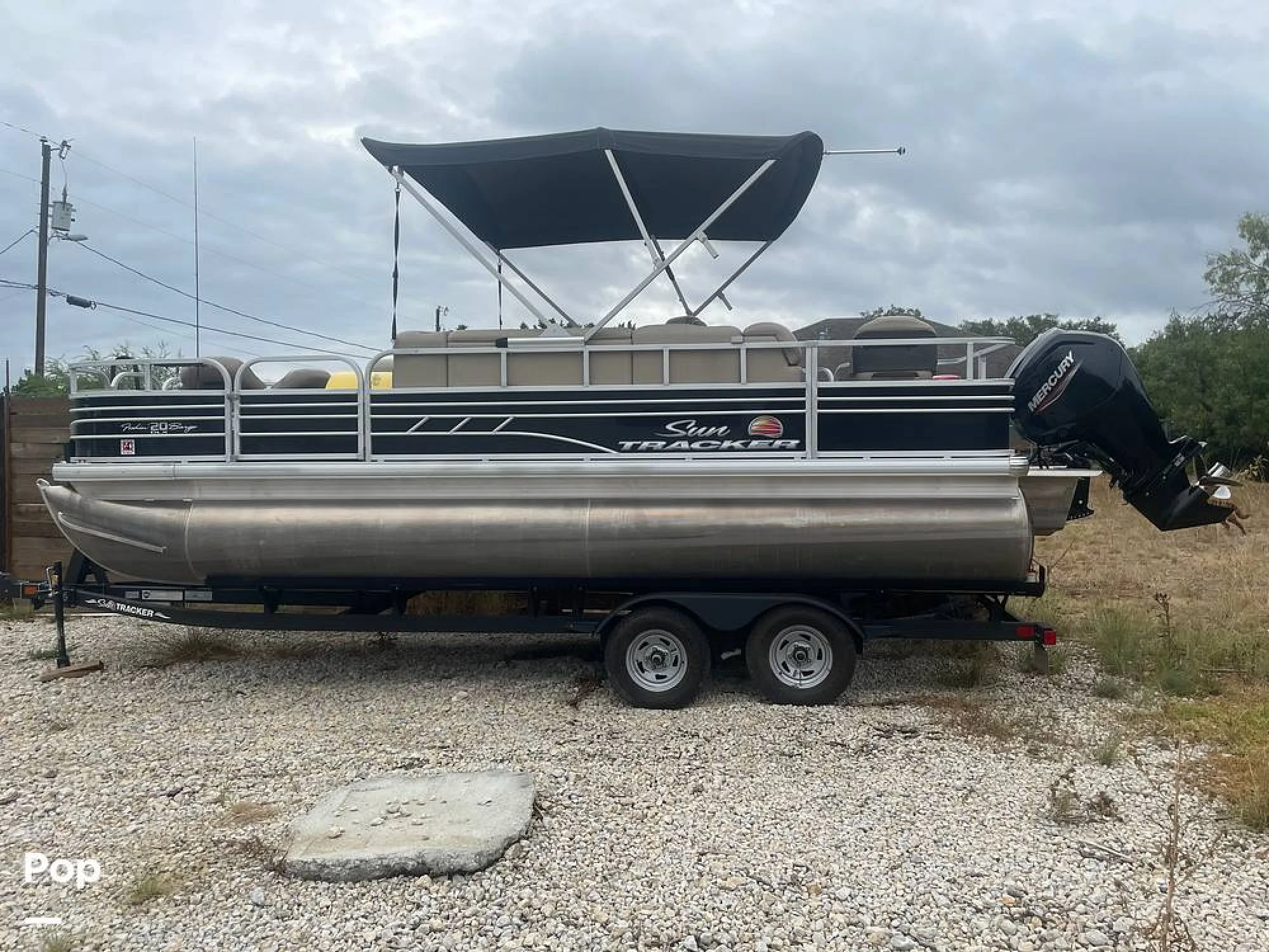 2023 Sun Tracker Fishin' Barge 20 DLX - Main Image