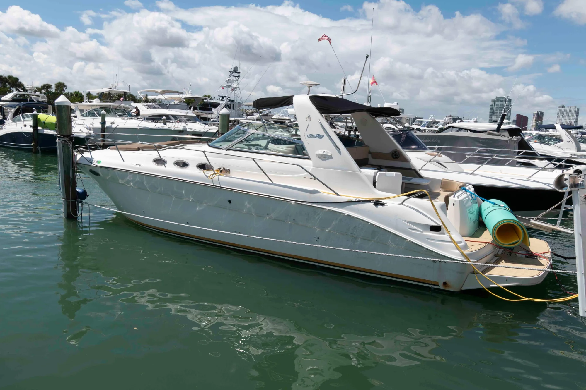 Sea Ray 370 Sundancer - Image 3
