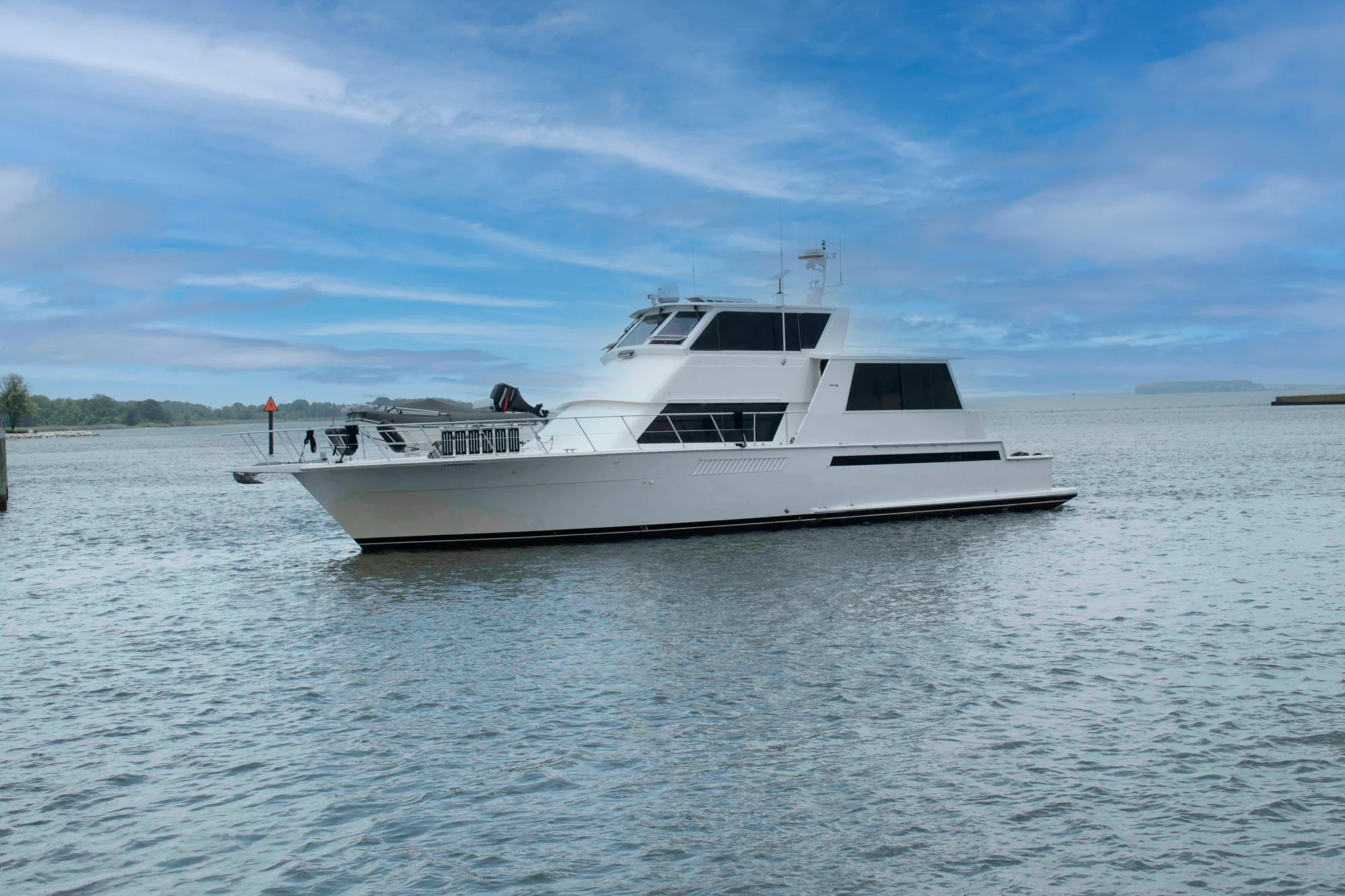 Viking 60 Cockpit Motor Yacht - Image 4