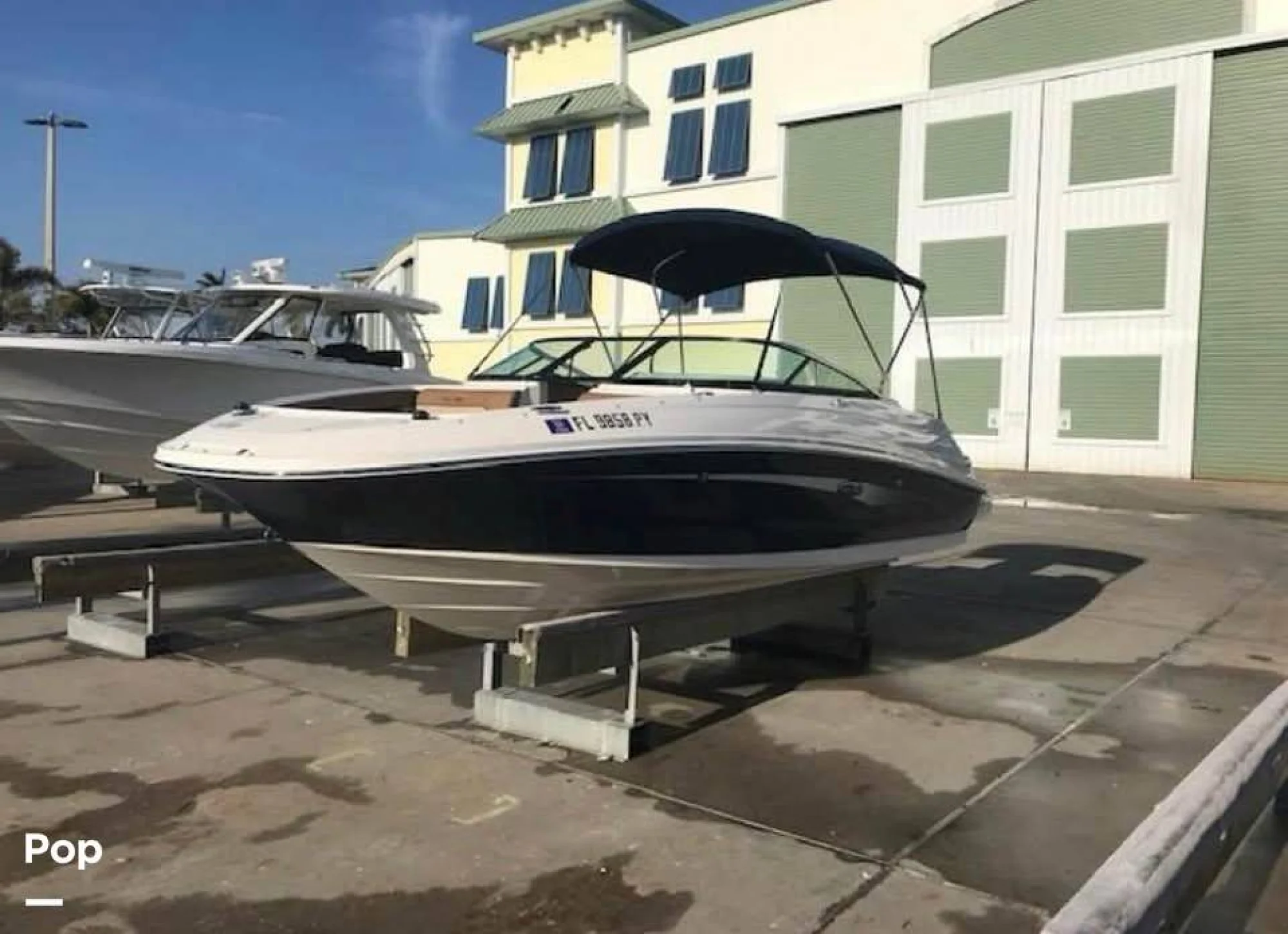2015 Sea Ray 220 Sundeck OB - Image 2