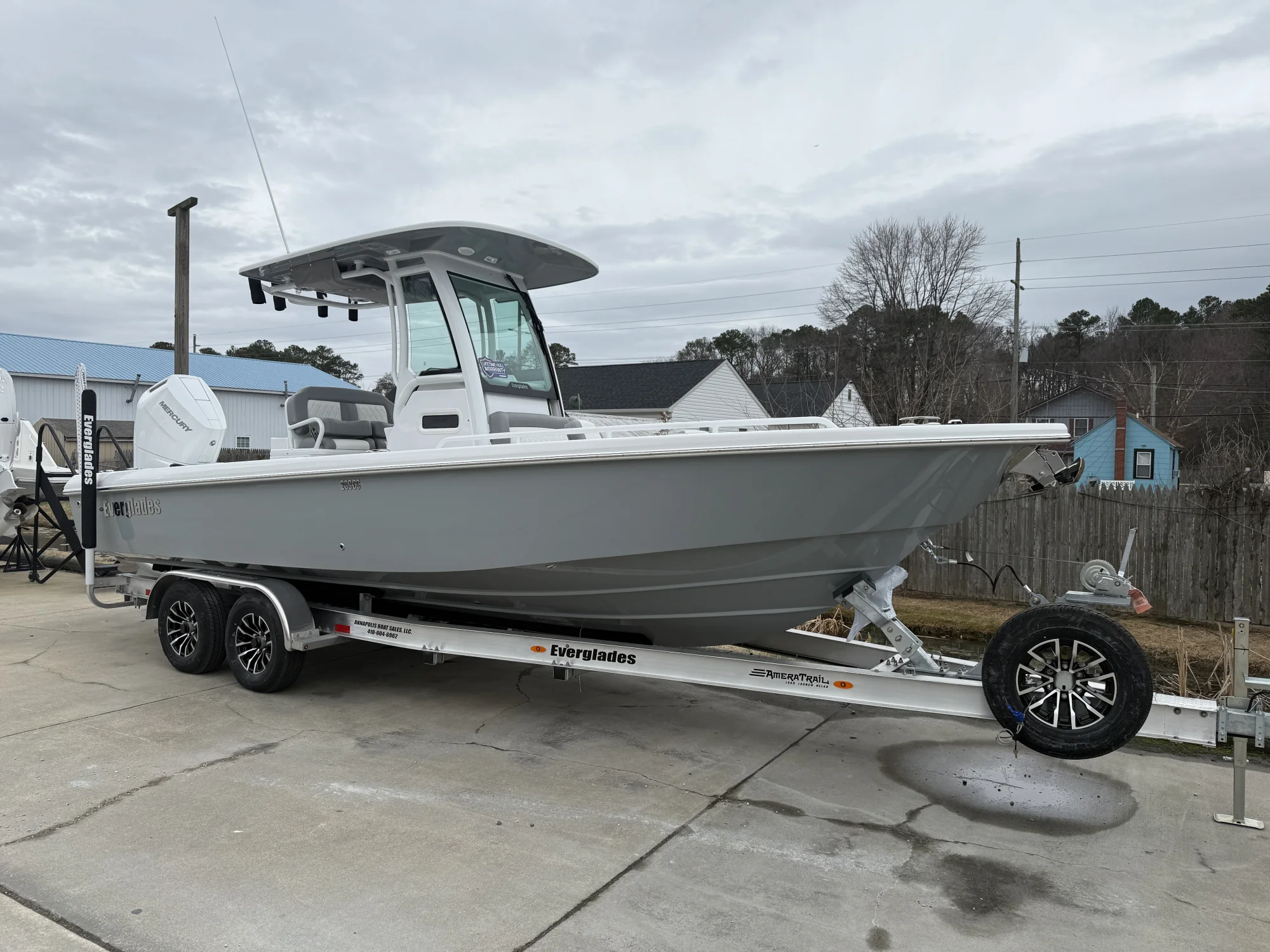 2025 24' Everglades 253CC - Image 2