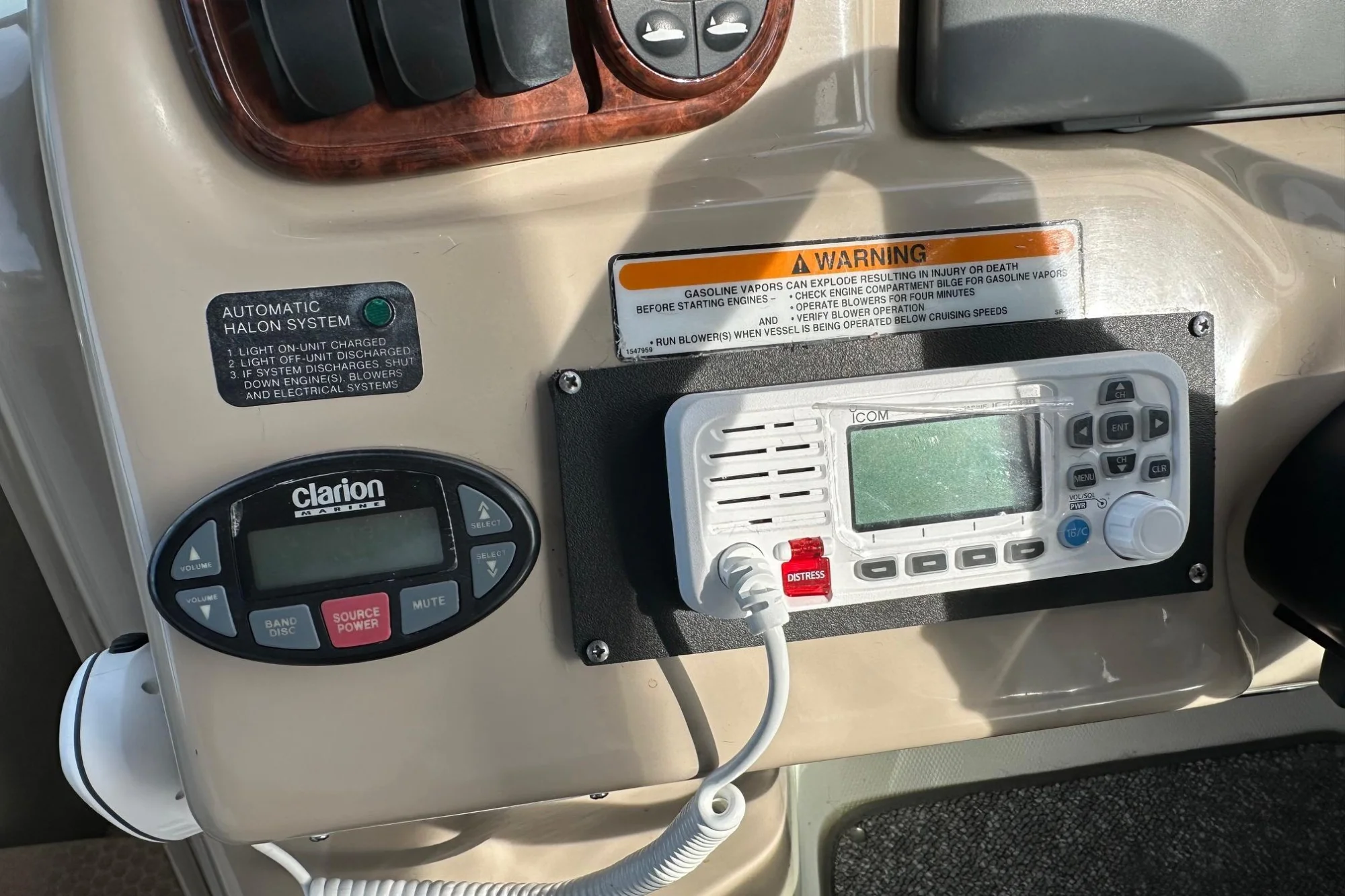 2005 Sea Ray 300 Sundancer - Image 5
