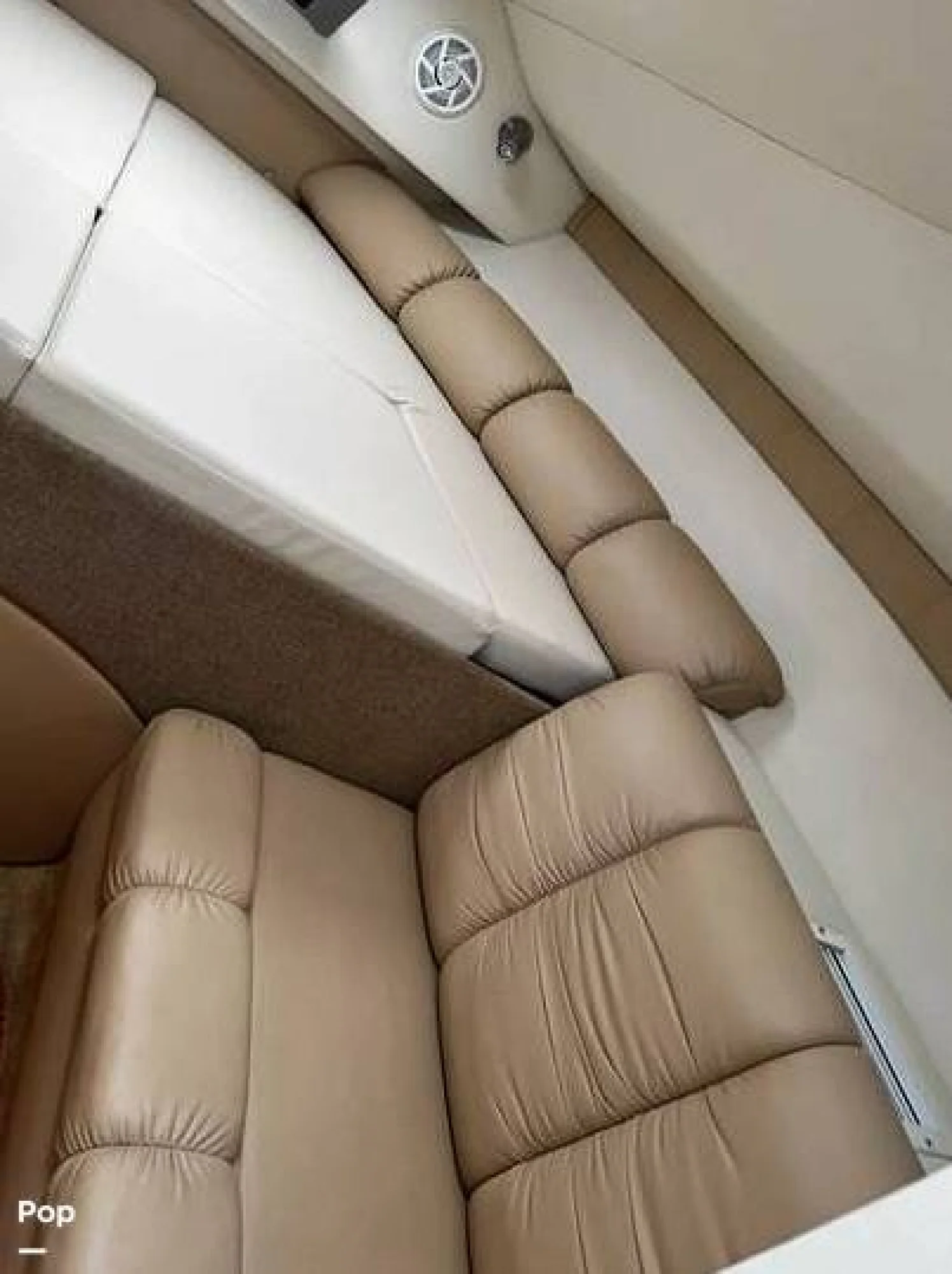 2005 Larson Cabrio 290 - Image 5