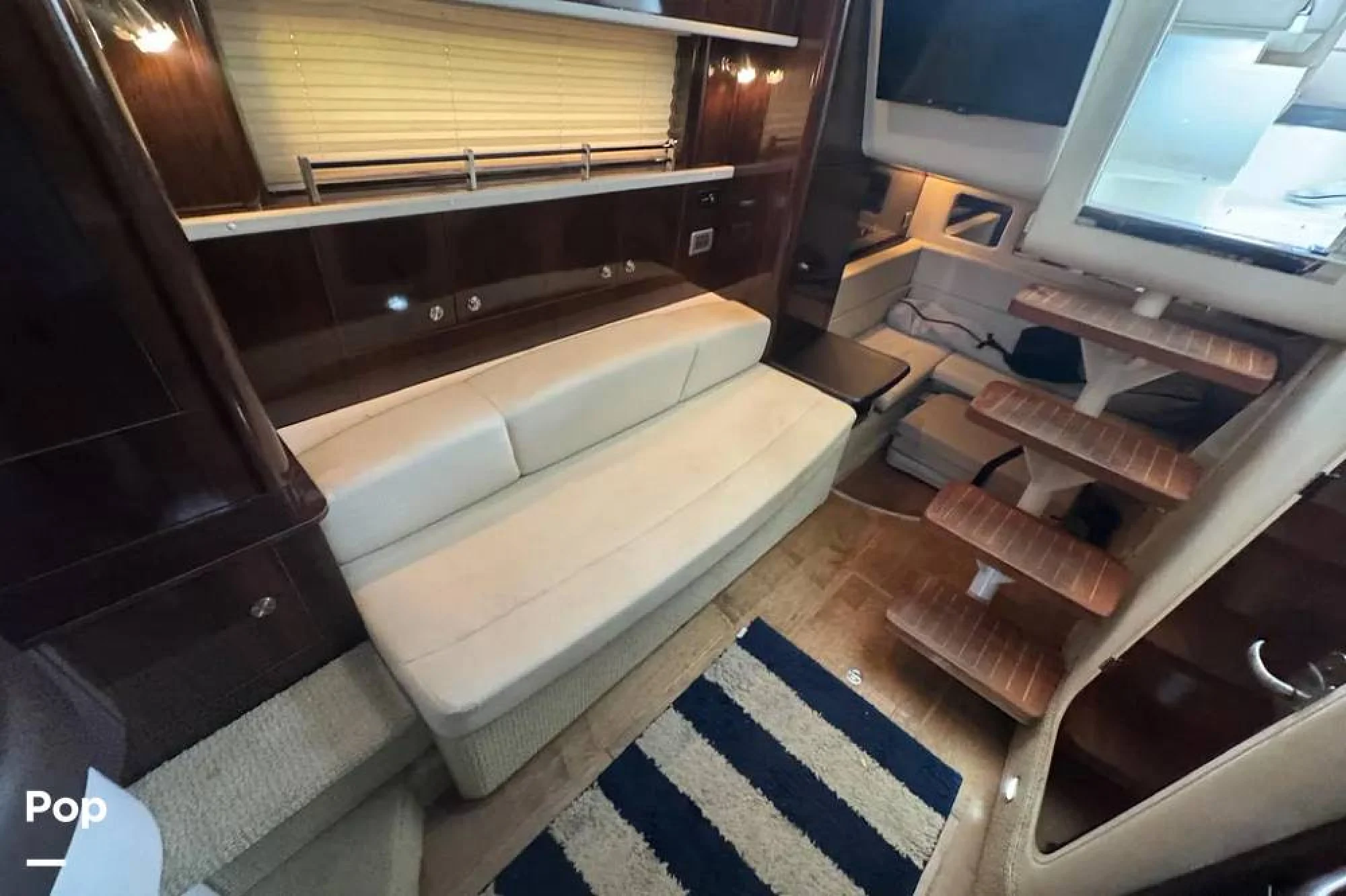 2016 Sea Ray 330 Sundancer - Image 2