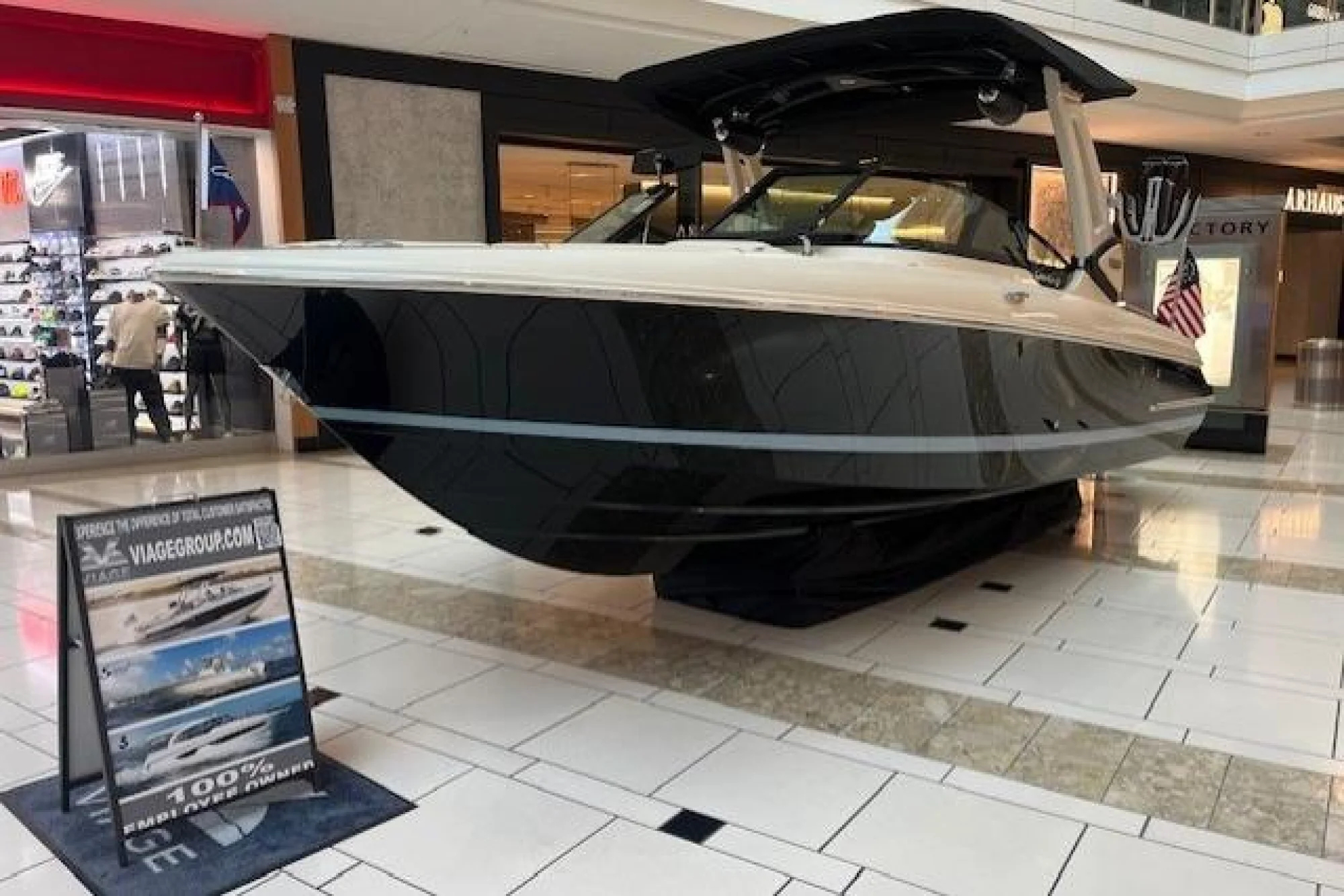 2026 Chris-Craft Sportster 25 - Image 4