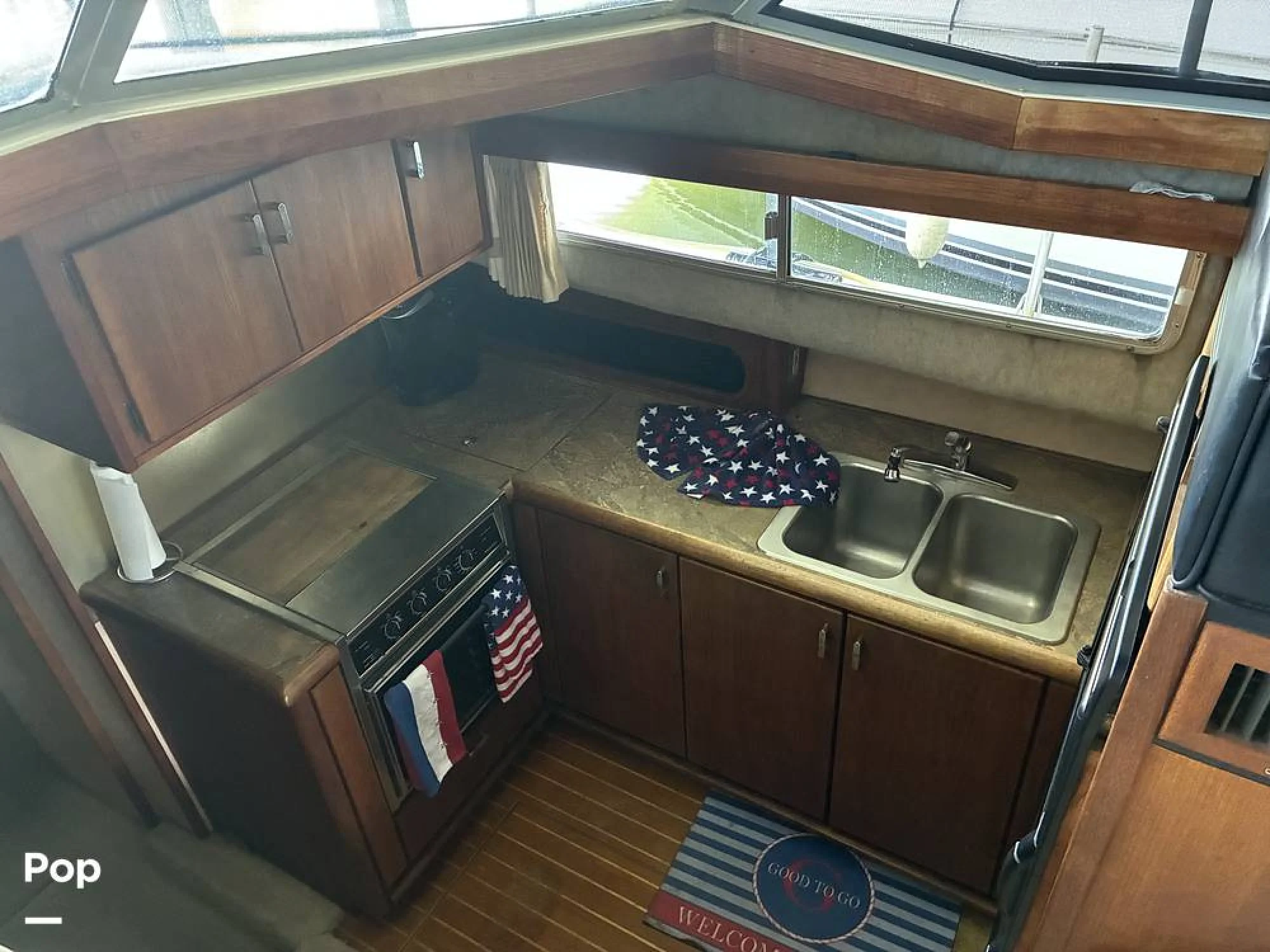 1990 Bayliner 3888 - Image 4
