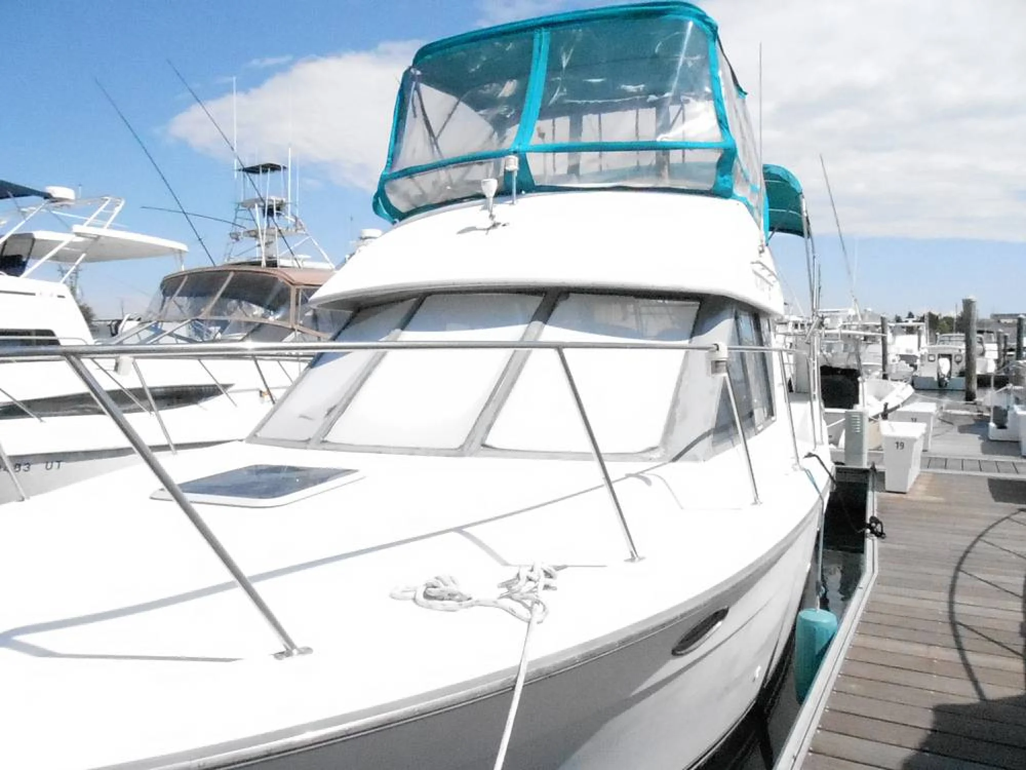 1995 Carver 325 Aft Cabin - Main Image