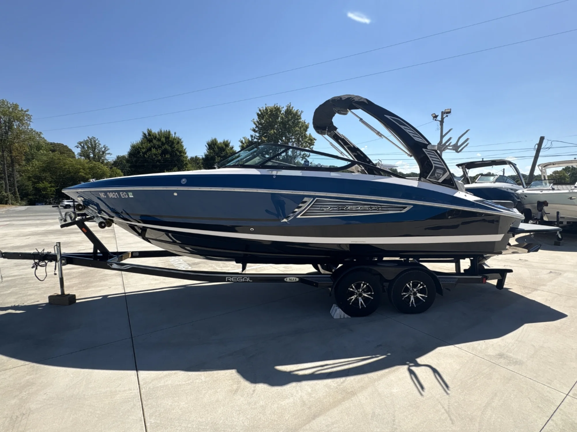 2018 Regal 2500 RX Surf - Image 2