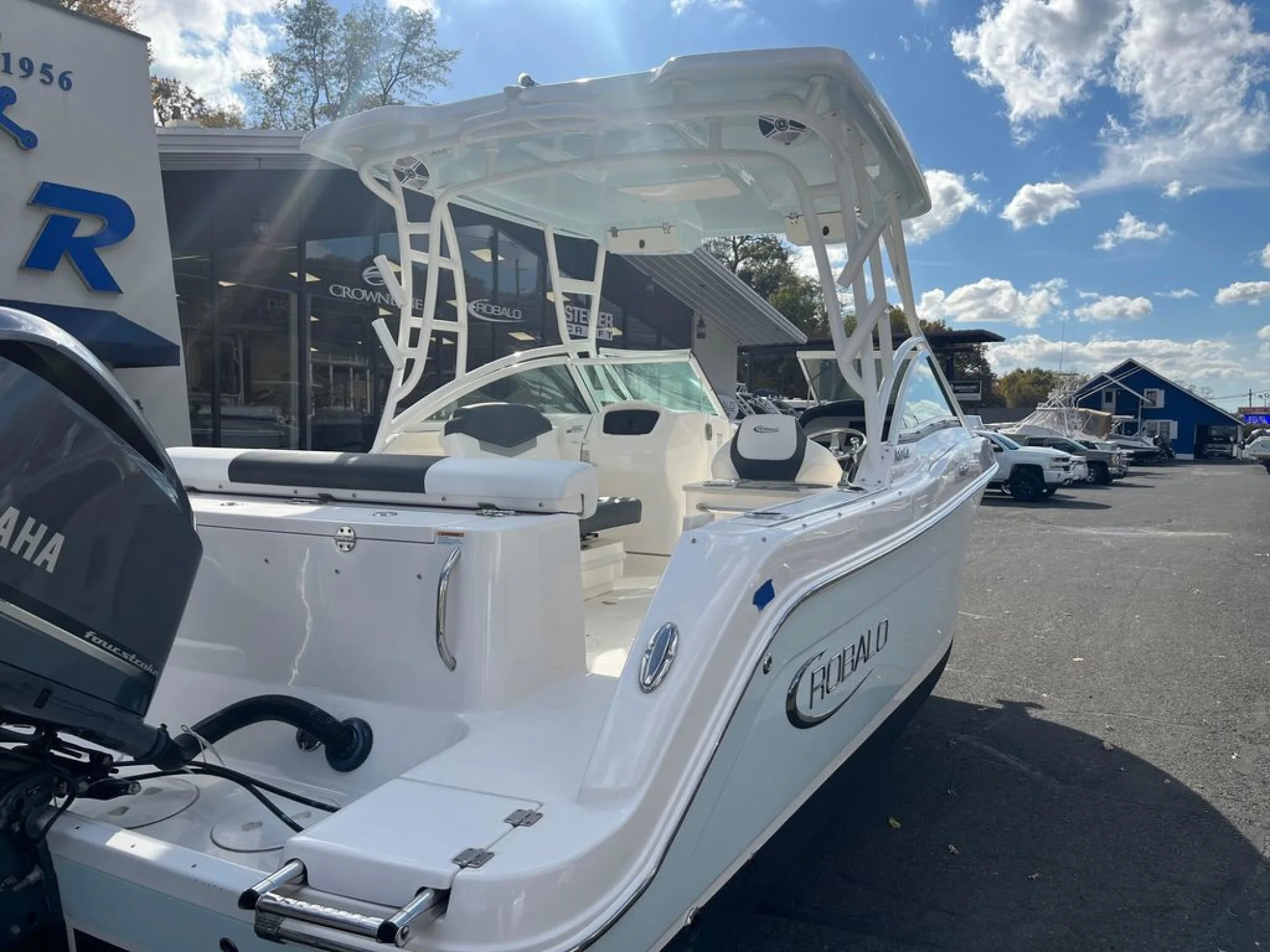 2020 Robalo R247 Dual Console - Image 5
