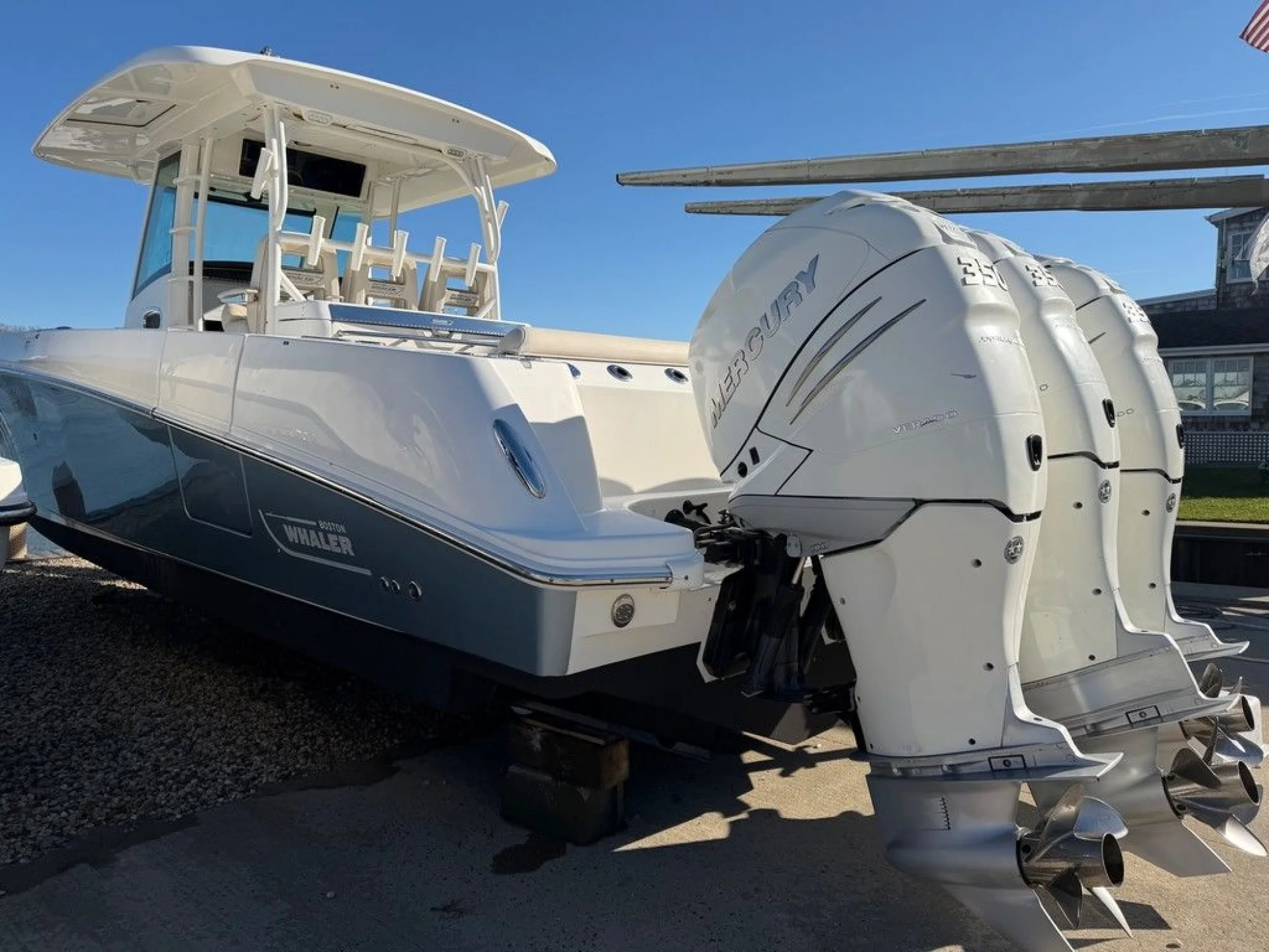Boston Whaler 350 Outrage - Image 4