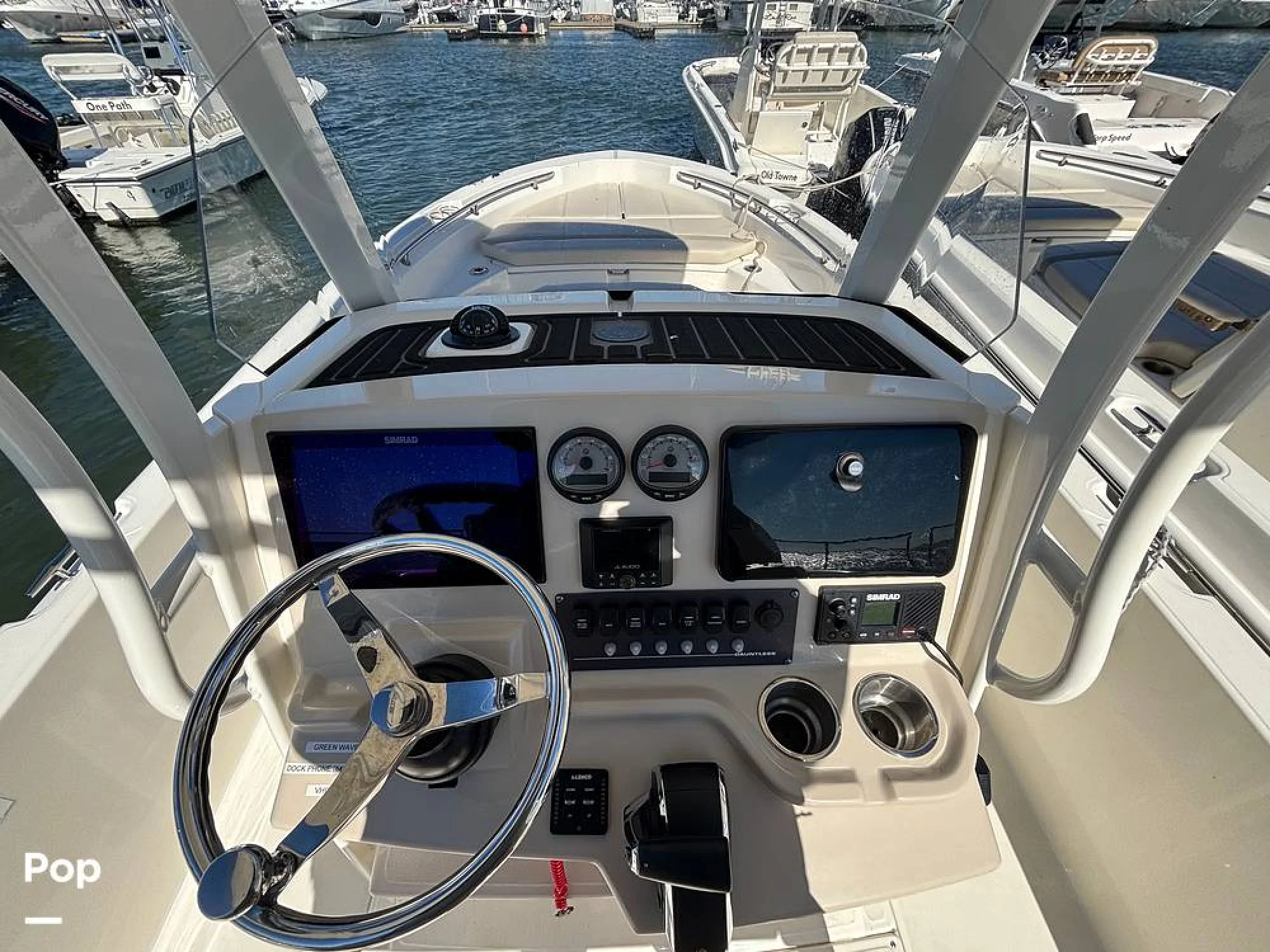 2025 Boston Whaler 220 Dauntless - Image 4