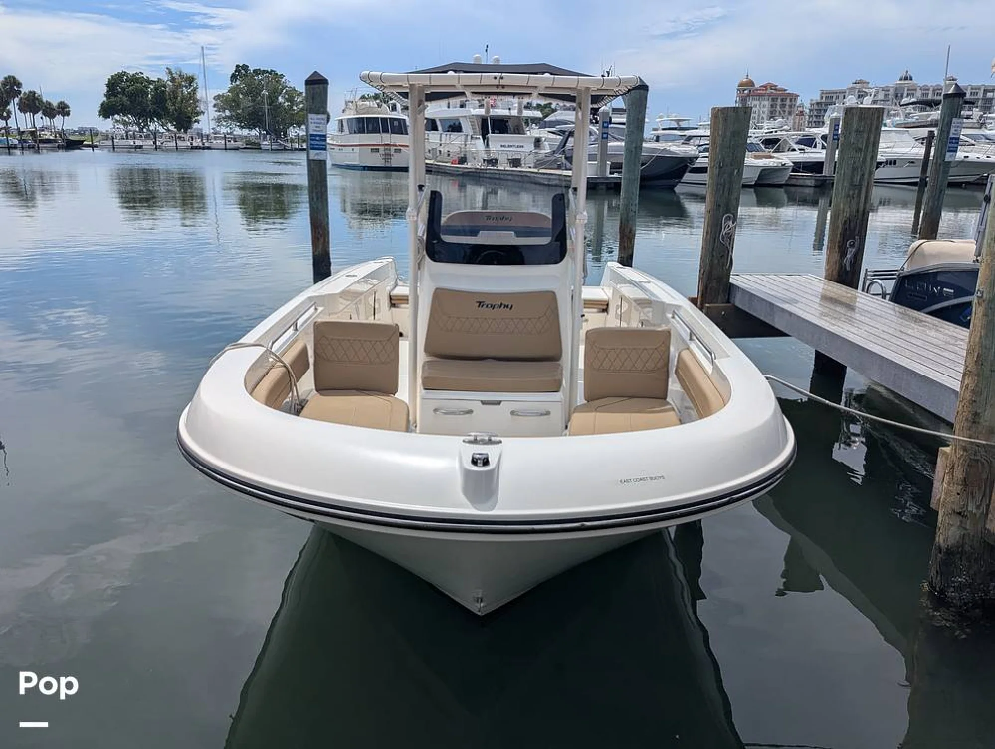 2024 Trophy T22 CC - Image 2