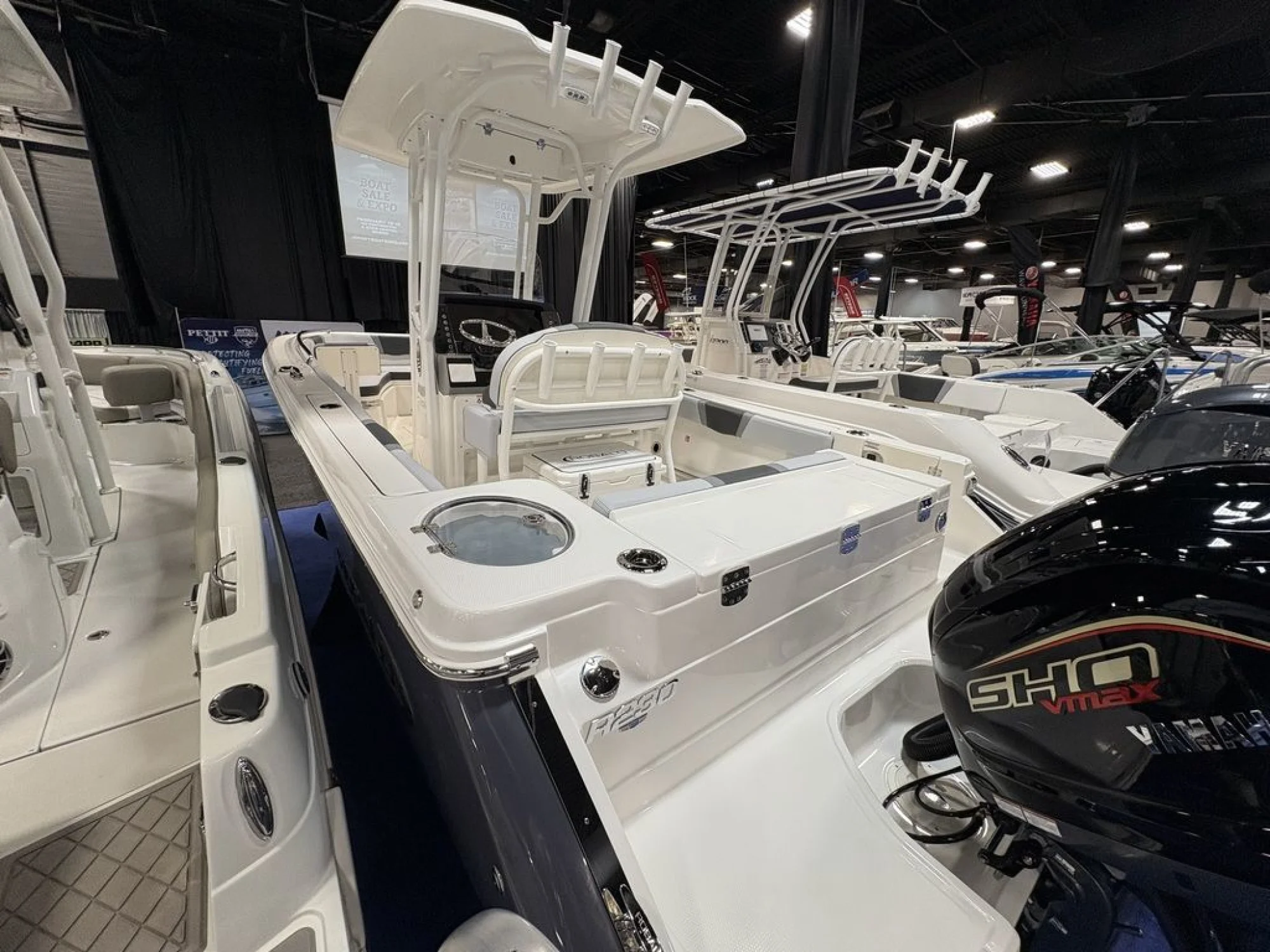 2026 Robalo R230 - Image 3
