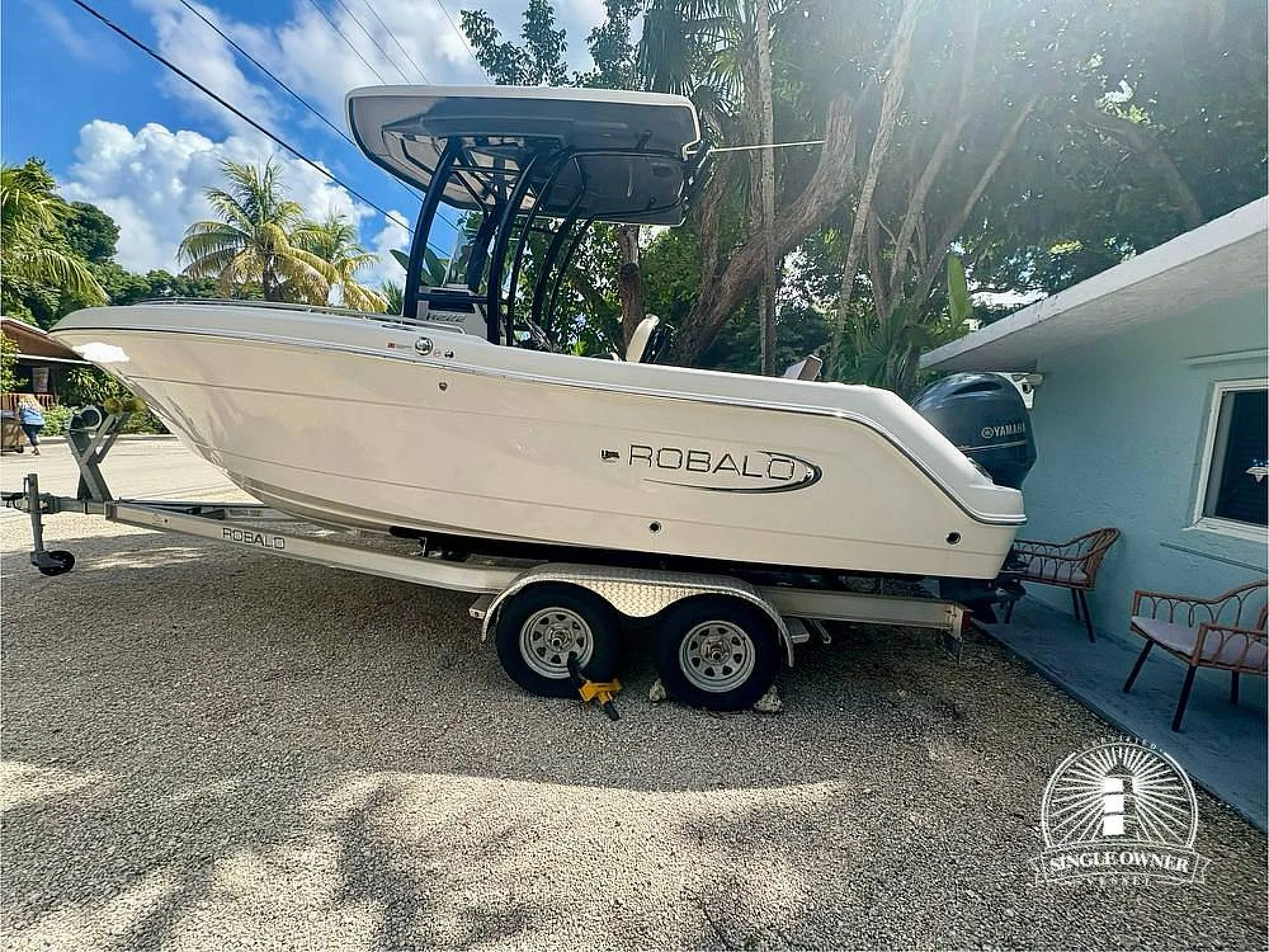 2021 Robalo R222 - Main Image