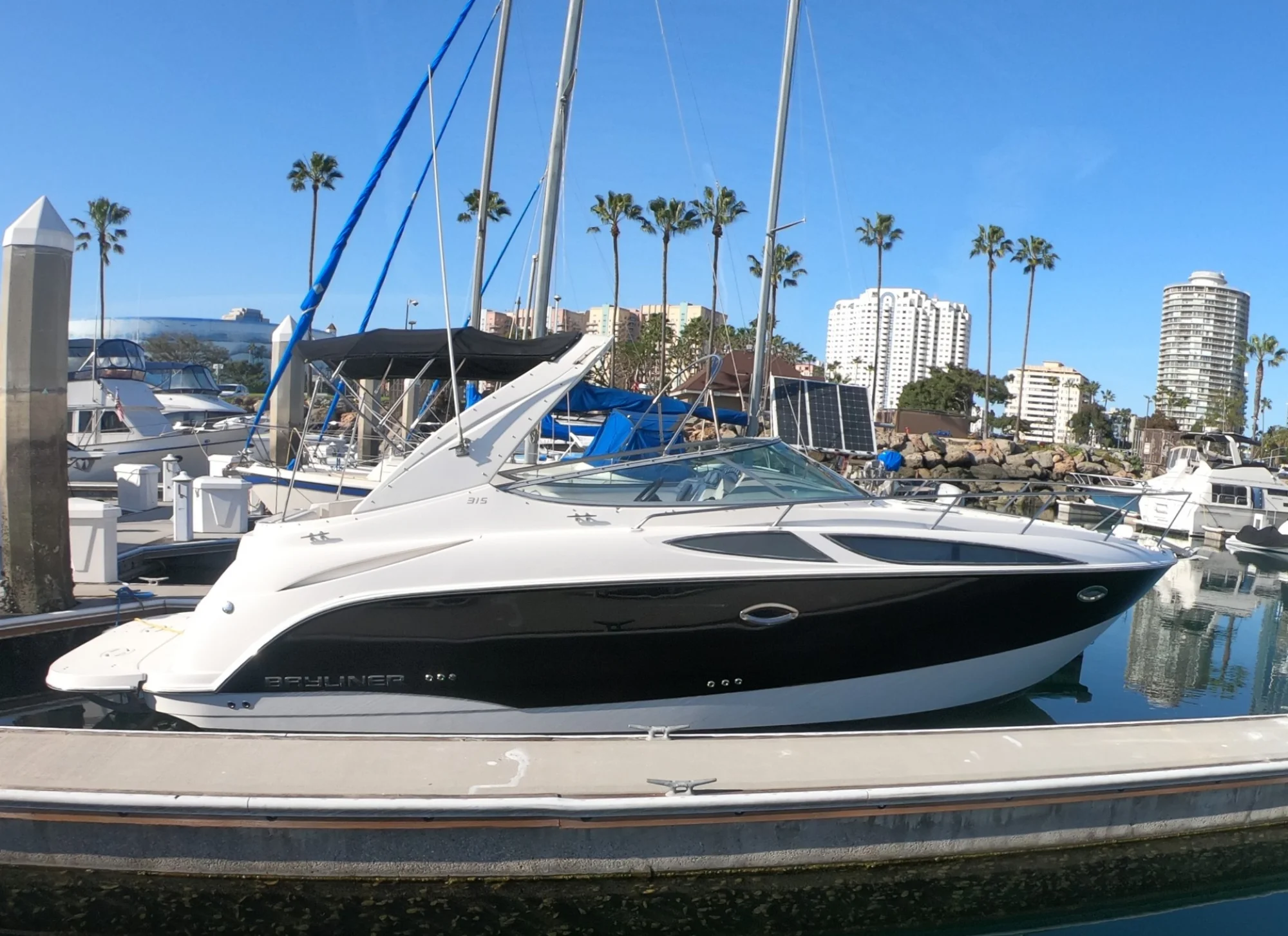Bayliner 315 Cruiser - Image 5
