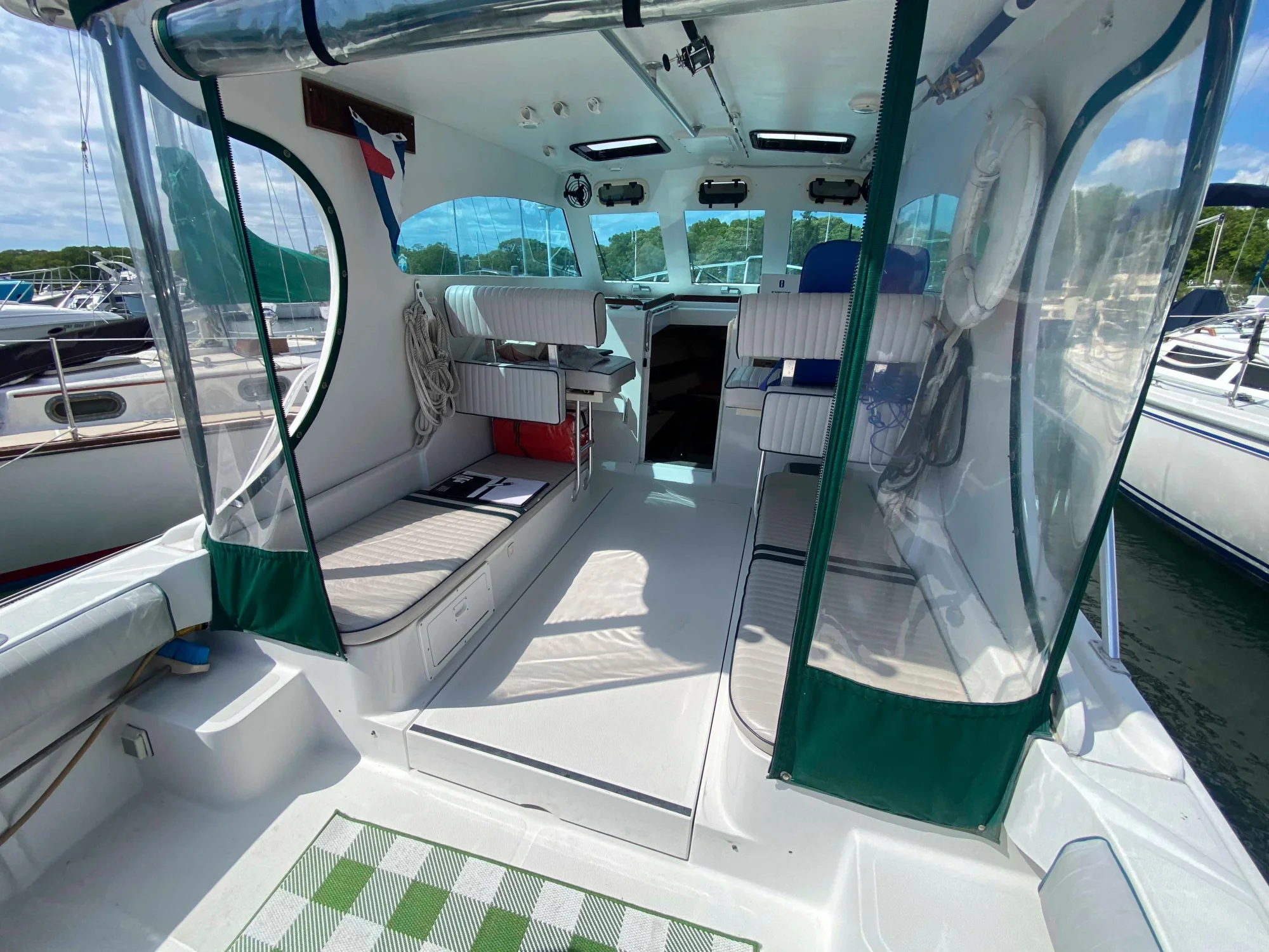 Mainship Pilot 30 Sedan - Image 3