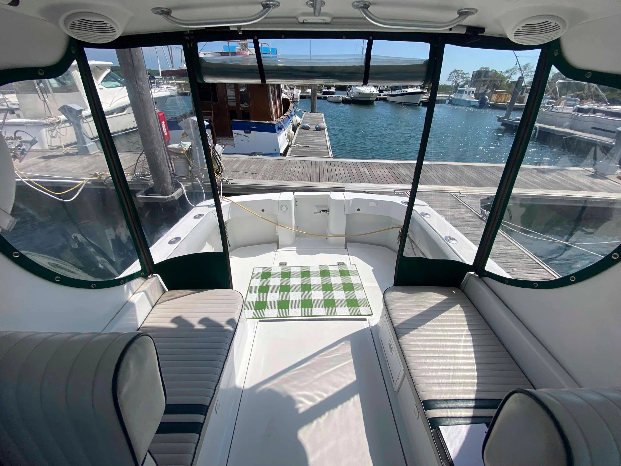 Mainship Pilot 30 Sedan - Image 4