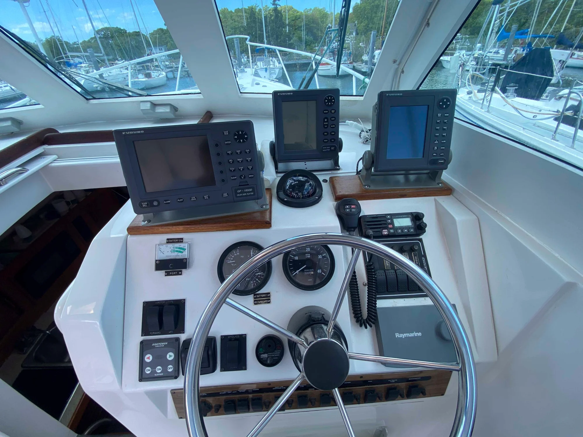 Mainship Pilot 30 Sedan - Image 5