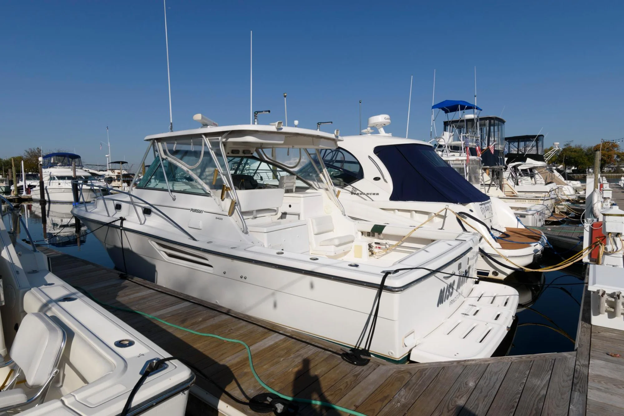 Pursuit 3400 Express - Main Image